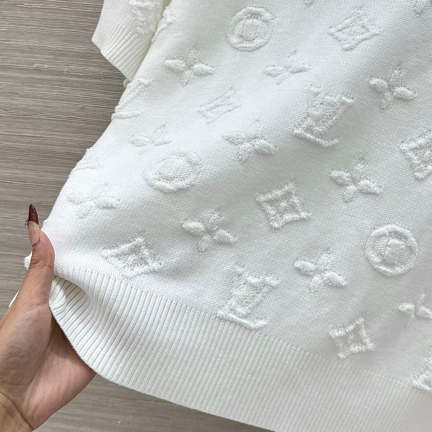 C18519 Exclusive release by VP❤️ High-quality original product💕 A new item with stunning appearance! A MONOGRAM knitted short-sleeve top that creates a great atmosphere! The short, round-neck design is absolutely beautiful when worn! It has both sweet and — image 7