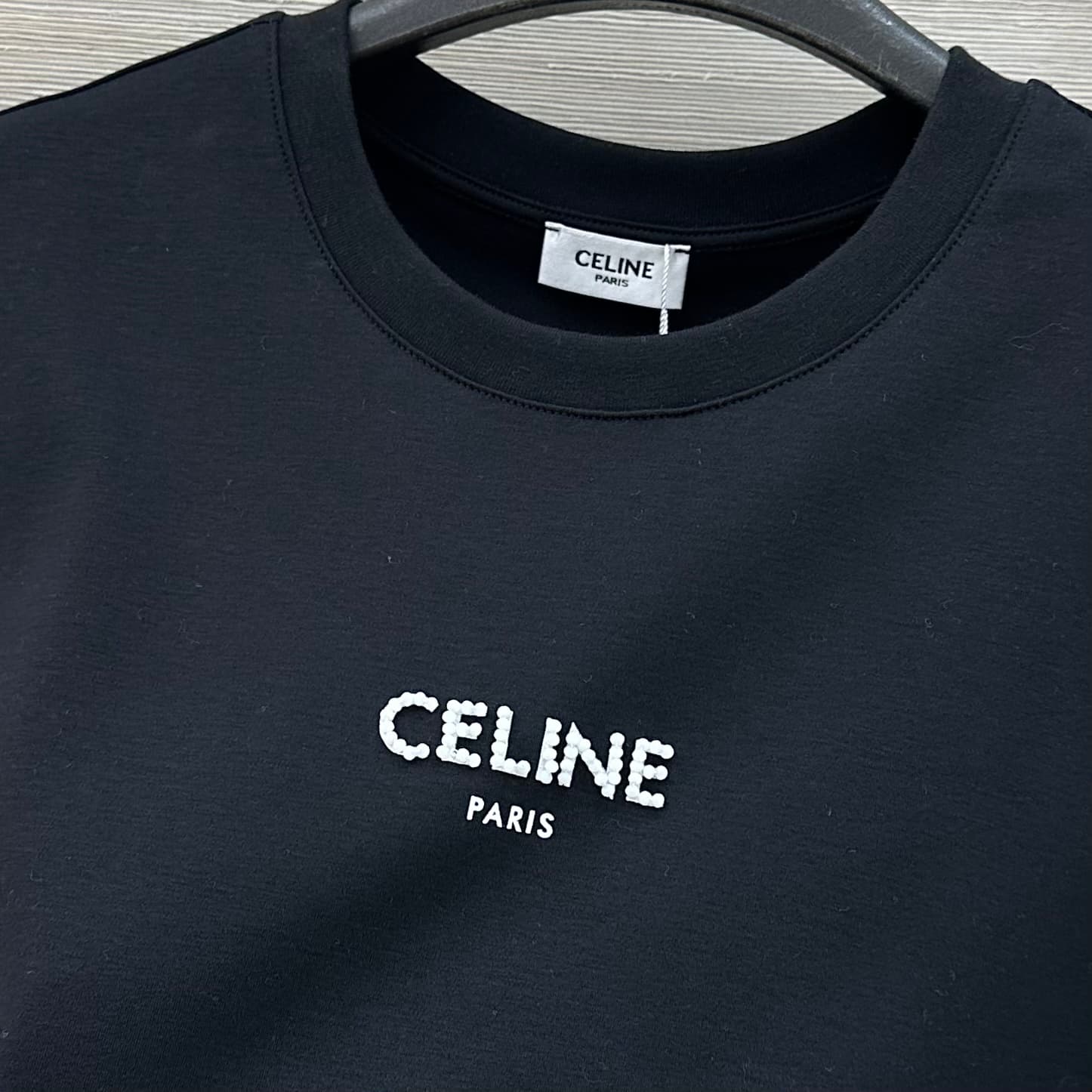 C18555 VP must-have item recommendation ❤️ High-quality original products – a style that embodies long-termism. A classic, versatile item that works well with any outfit. This short-sleeve T-shirt features heavy-duty studs and a logo; it’s a must-have for — image 5