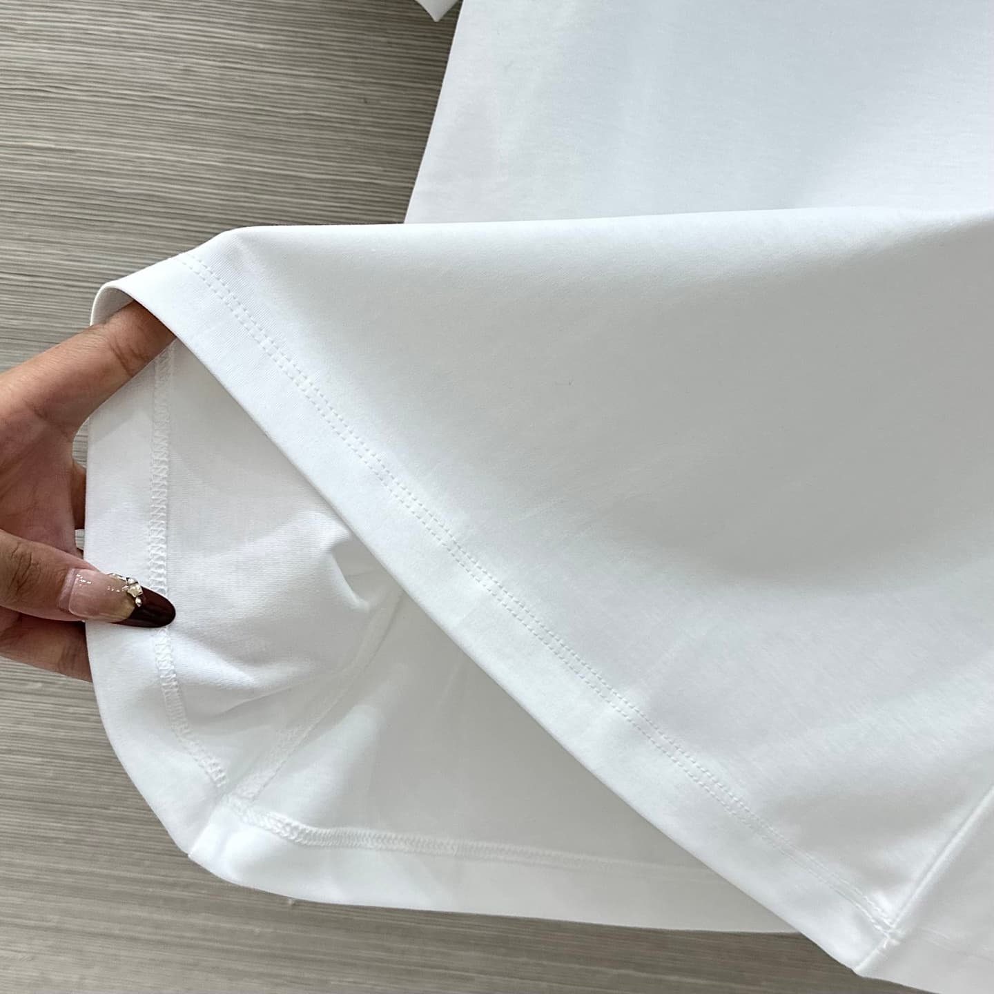 C18553 VP bestseller recommendation ❤️ High-quality original items, long-term fashion style. A classic, versatile item that works well with any outfit. A stylish tee with heavy-duty studs and logo letters, perfect for those who love fashion. Unlock all yo — image 7