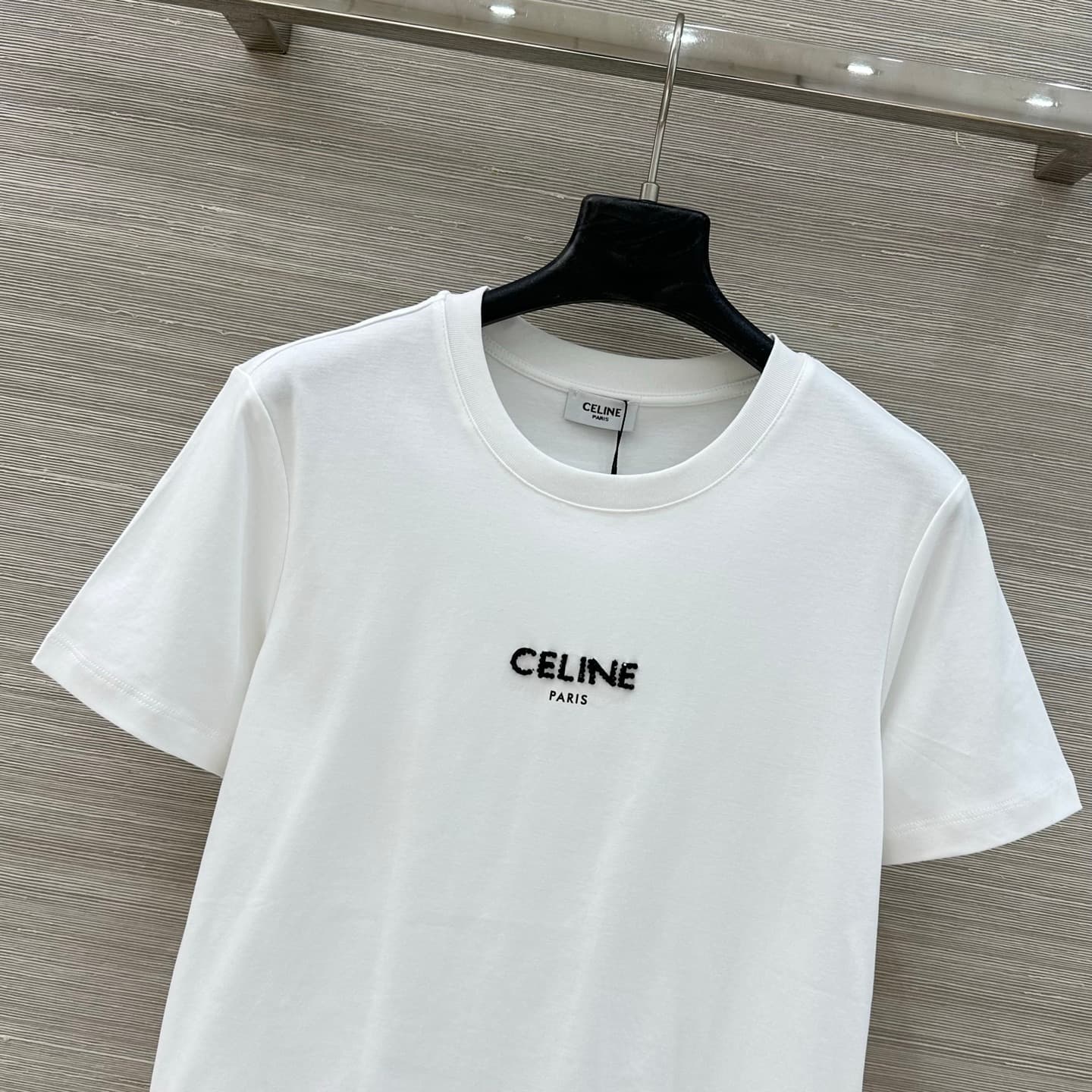 C18553 VP bestseller recommendation ❤️ High-quality original items, long-term fashion style. A classic, versatile item that works well with any outfit. A stylish tee with heavy-duty studs and logo letters, perfect for those who love fashion. Unlock all yo — image 2