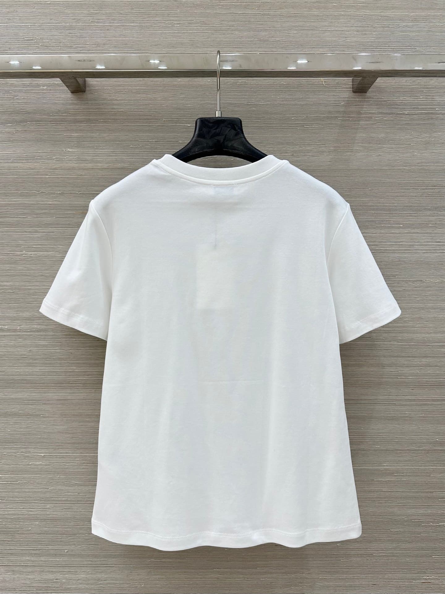 C18553 VP bestseller recommendation ❤️ High-quality original items, long-term fashion style. A classic, versatile item that works well with any outfit. A stylish tee with heavy-duty studs and logo letters, perfect for those who love fashion. Unlock all yo — image 8