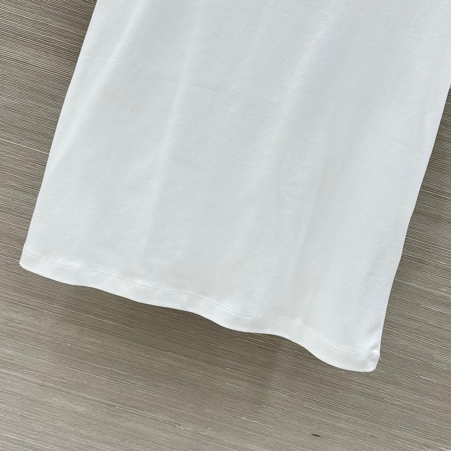 C18553 VP bestseller recommendation ❤️ High-quality original items, long-term fashion style. A classic, versatile item that works well with any outfit. A stylish tee with heavy-duty studs and logo letters, perfect for those who love fashion. Unlock all yo — image 6