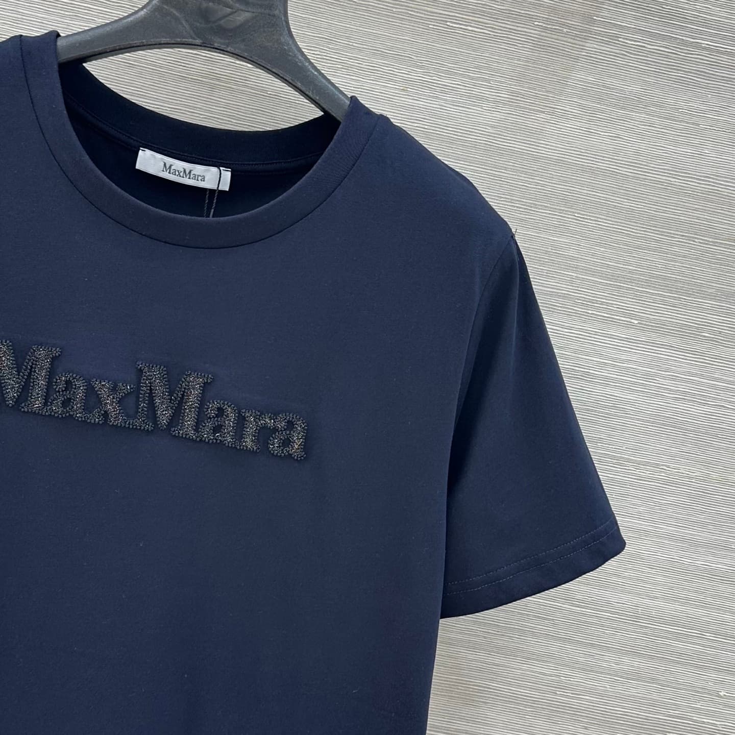 C18552 High-quality original style, exclusive release ❤️ Elegant fashion attire, 26 – new items for spring/summer. T-shirt with letter embroidery on a round-necked short-sleeved design! Made of high-count pure cotton fabric, it feels comfortable and breat — image 4