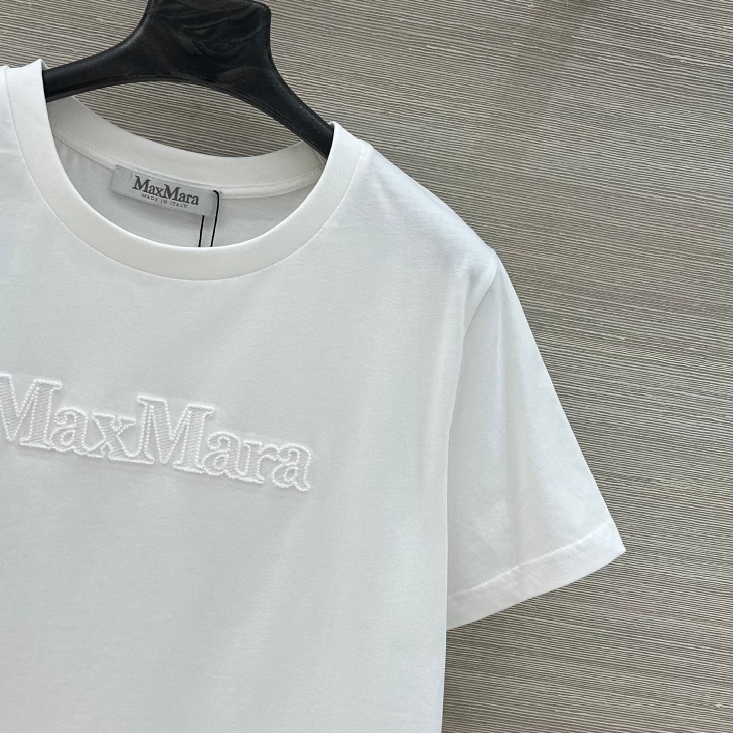 C18551 High-quality original item, exclusive release ❤️ Elegant fashion wear from Max. It’s a new style for spring/summer: a T-shirt with letter embroidery on a round neck and short sleeves! Made of high-stitch pure cotton fabric, it feels comfortable and — image 4