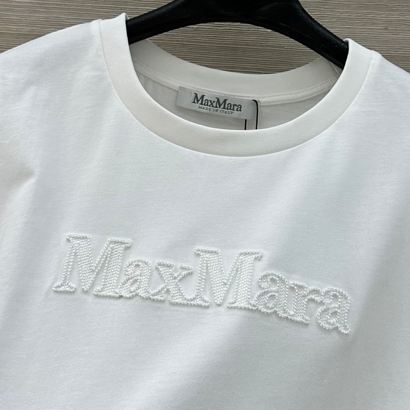 C18551 High-quality original item, exclusive release ❤️ Elegant fashion wear from Max. It’s a new style for spring/summer: a T-shirt with letter embroidery on a round neck and short sleeves! Made of high-stitch pure cotton fabric, it feels comfortable and — image 5