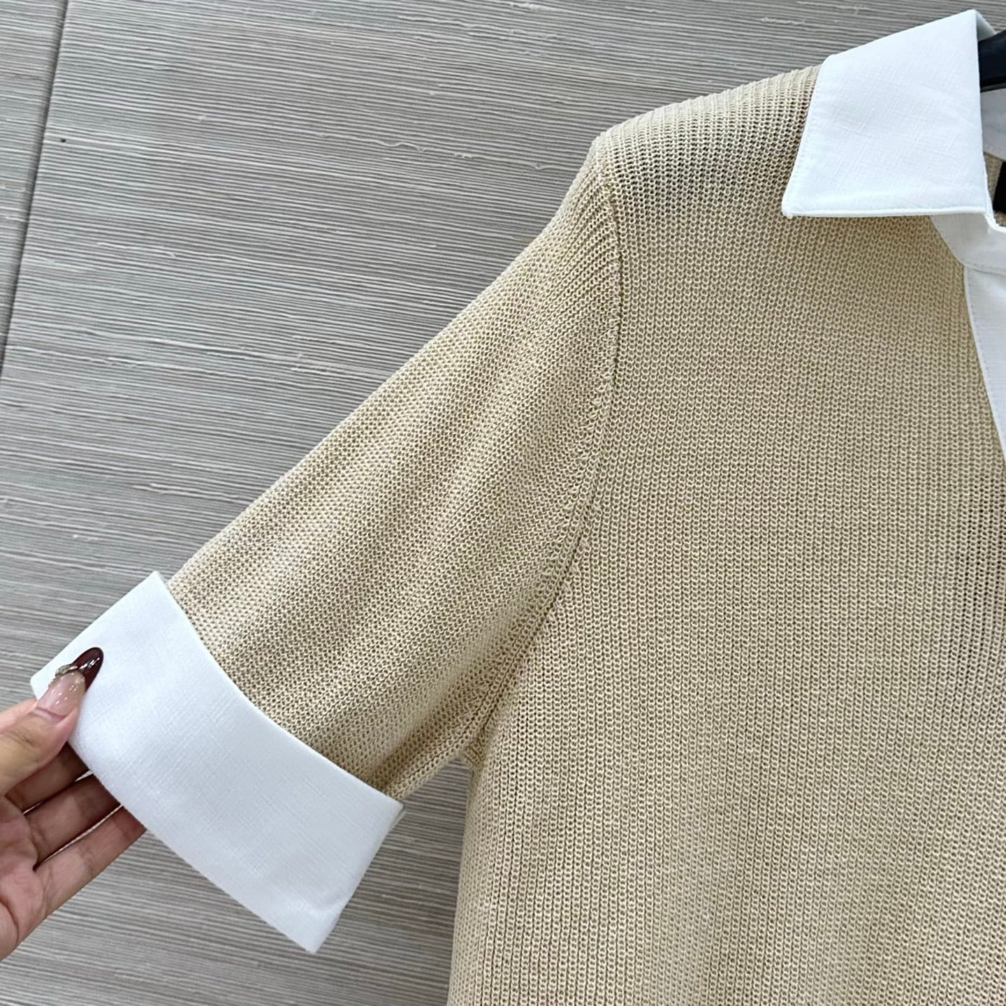 C18518 Exclusive release by VP🍒 High-quality original items! Smart and stylish clothing for the spring/summer season❤️ 26 new product: a polo-trimmed knitted short-sleeve top with contrasting colors. The intricate weaving pattern creates a subtle sense of — image 3