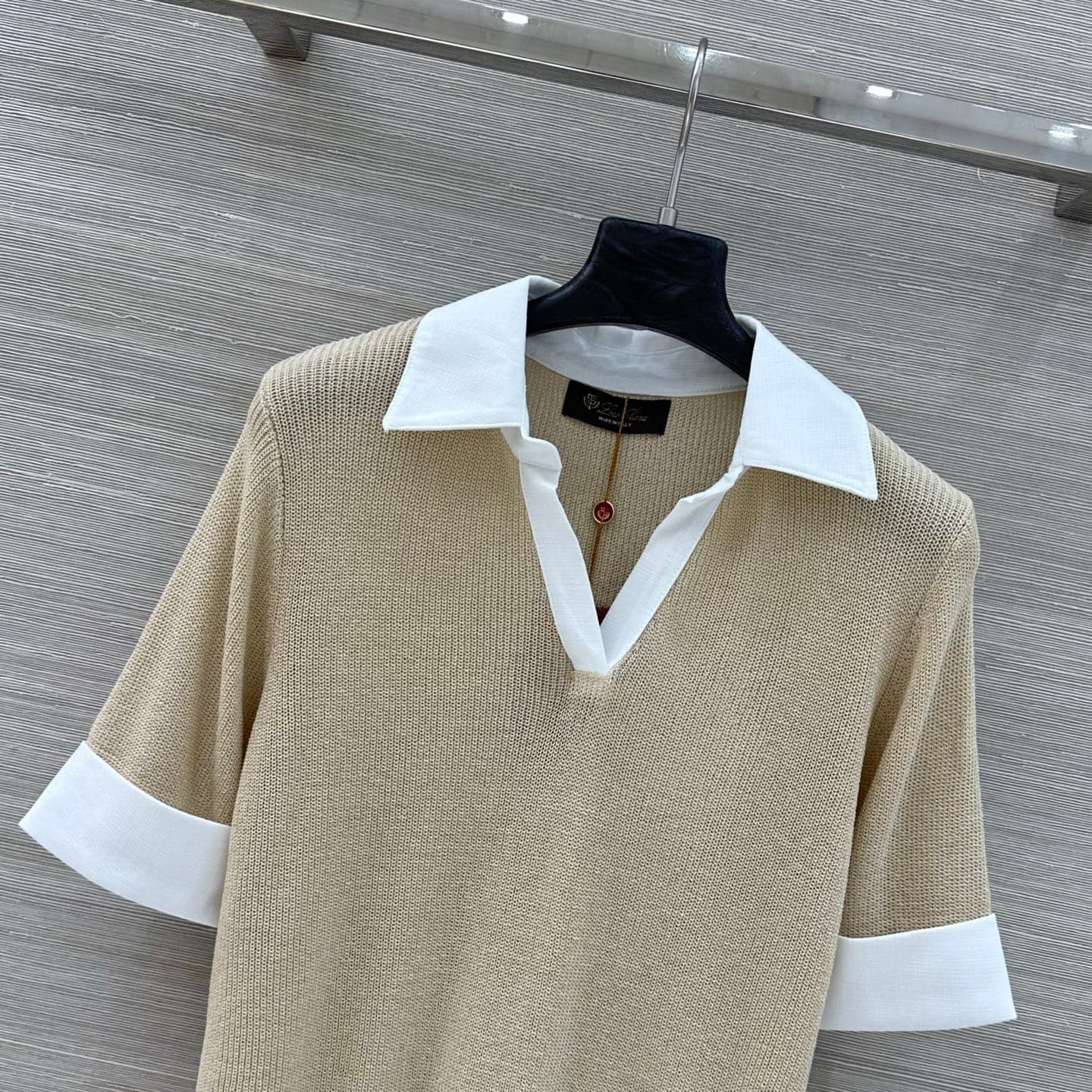 C18518 Exclusive release by VP🍒 High-quality original items! Smart and stylish clothing for the spring/summer season❤️ 26 new product: a polo-trimmed knitted short-sleeve top with contrasting colors. The intricate weaving pattern creates a subtle sense of — image 2