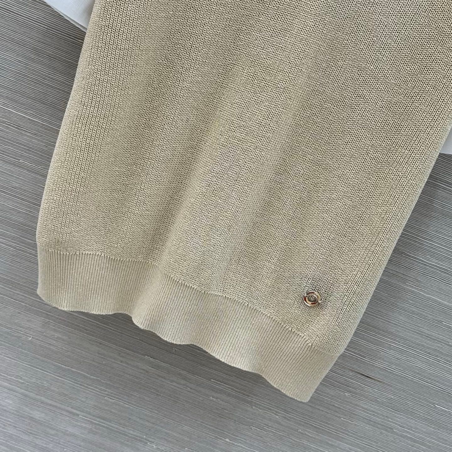 C18518 Exclusive release by VP🍒 High-quality original items! Smart and stylish clothing for the spring/summer season❤️ 26 new product: a polo-trimmed knitted short-sleeve top with contrasting colors. The intricate weaving pattern creates a subtle sense of — image 6