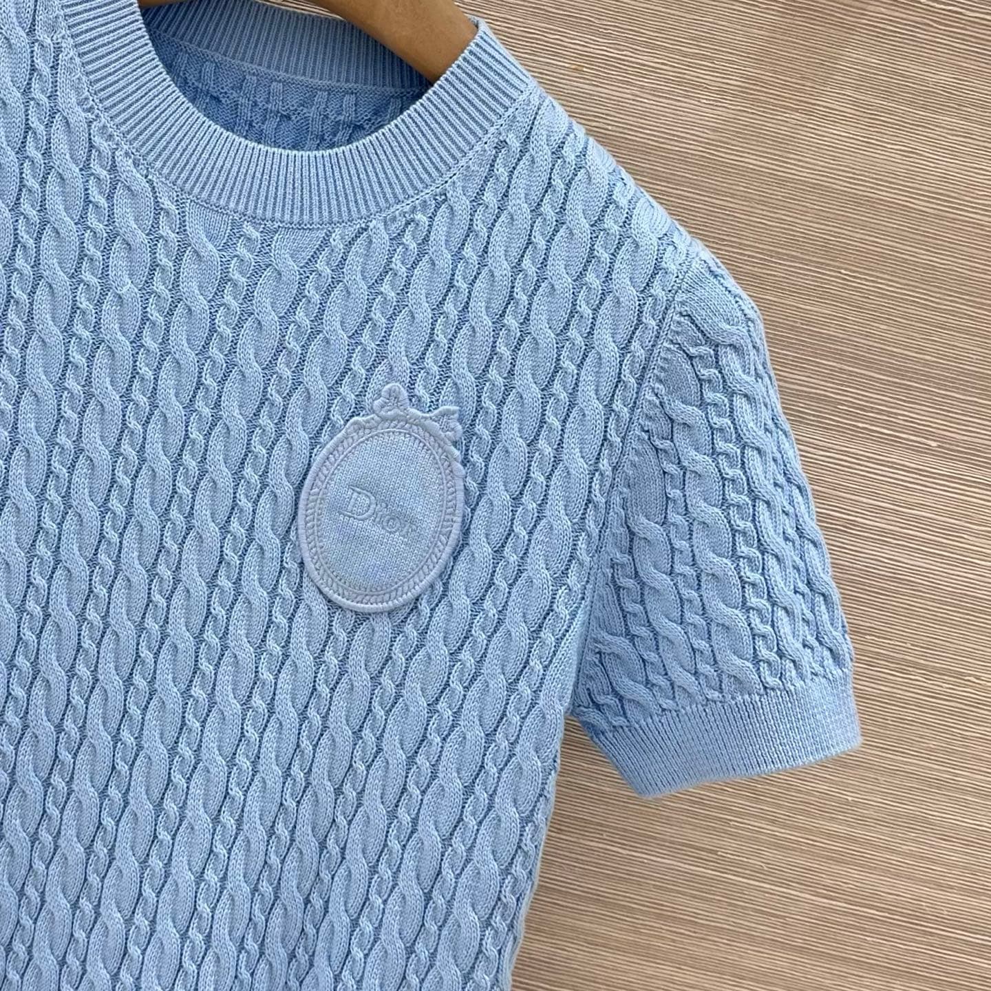 C18517 Original quality 💋 Miss D26s early spring new collection, Garden World series – Summer Blue 💙 round-neck knitted short sleeves sweater. Features intricate embroidered badges with perfect details ✨ Full of youthful charm, soft and elegant twill weav — image 4