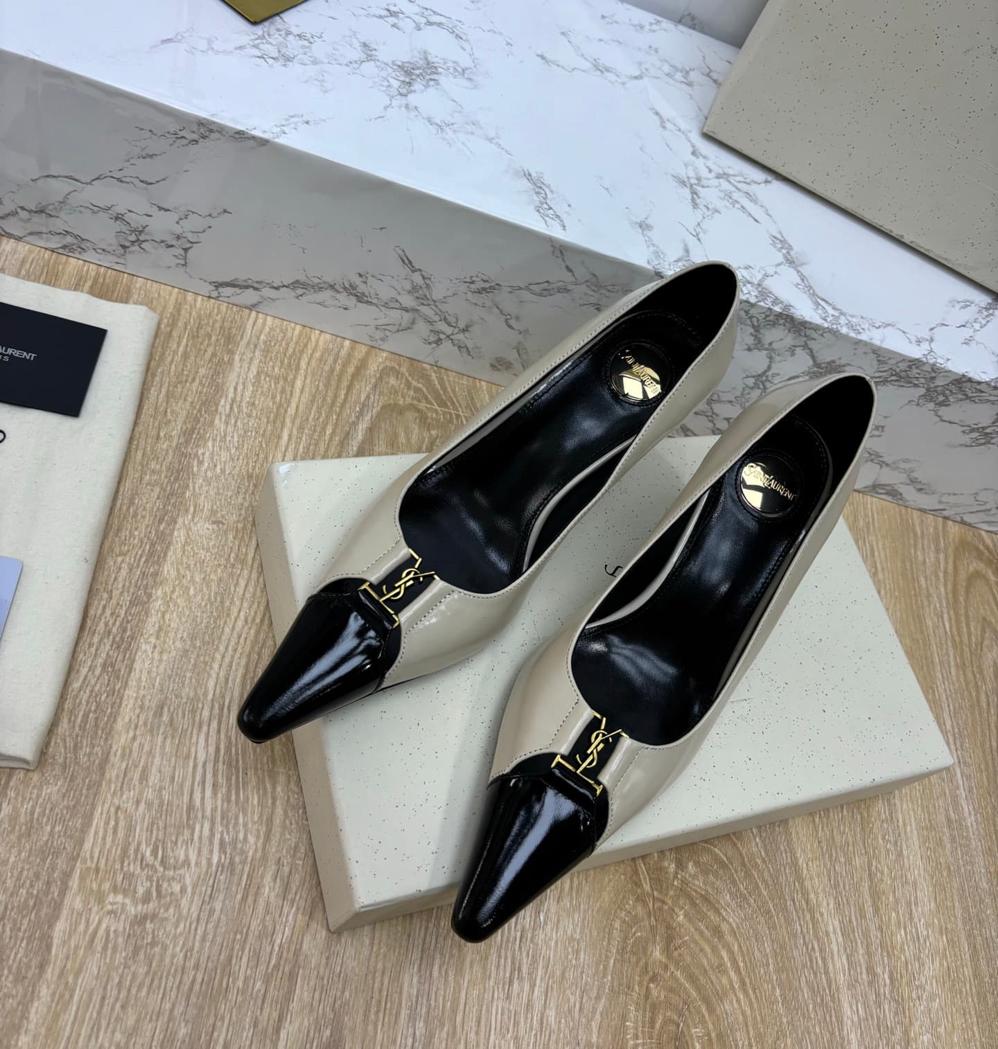 D12340 Saint Laurent fw26 – newly arrived! YSL selects high-quality leather that has been processed through multiple鞣ing processes, resulting in a soft and silky texture, like silk. Every texture is carefully crafted, ensuring a perfect fit while also giv — image 2