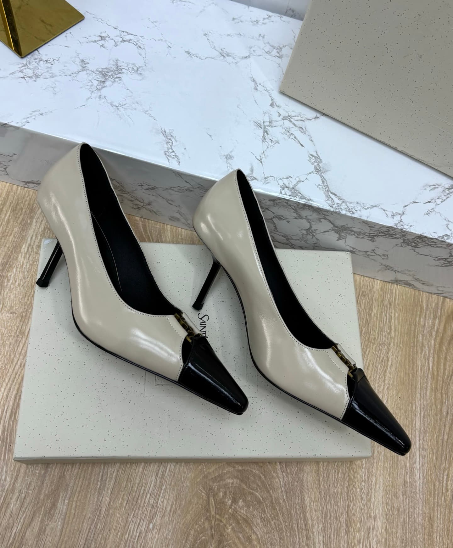 D12340 Saint Laurent fw26 – newly arrived! YSL selects high-quality leather that has been processed through multiple鞣ing processes, resulting in a soft and silky texture, like silk. Every texture is carefully crafted, ensuring a perfect fit while also giv — image 7