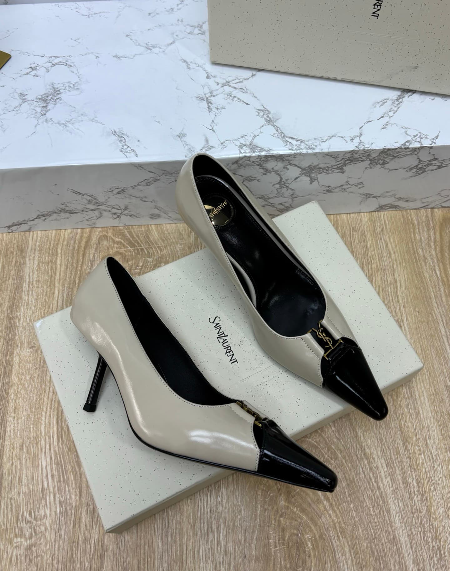 D12340 Saint Laurent fw26 – newly arrived! YSL selects high-quality leather that has been processed through multiple鞣ing processes, resulting in a soft and silky texture, like silk. Every texture is carefully crafted, ensuring a perfect fit while also giv — image 3