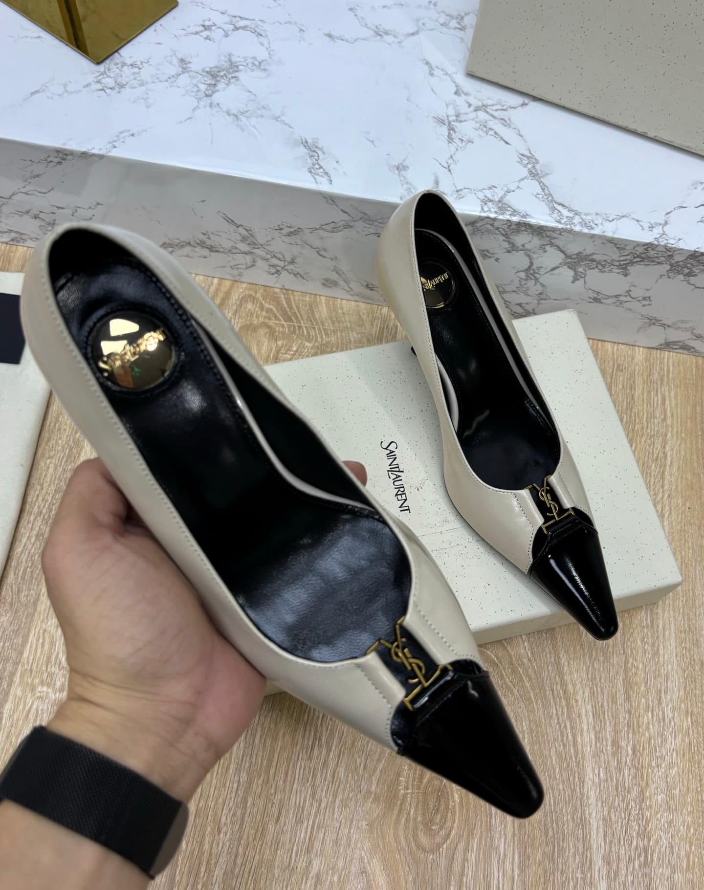 D12340 Saint Laurent fw26 – newly arrived! YSL selects high-quality leather that has been processed through multiple鞣ing processes, resulting in a soft and silky texture, like silk. Every texture is carefully crafted, ensuring a perfect fit while also giv — image 4