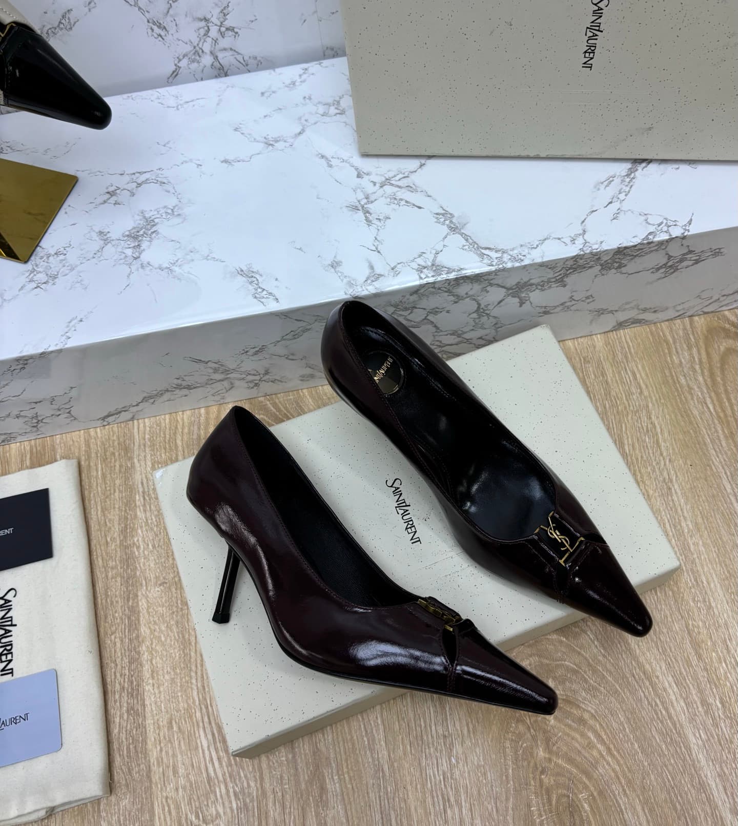 D12339 Saint Laurent fw26 – New arrival! YSL selects high-quality leather that has been processed through multiple refining processes, resulting in a soft, silky texture similar to silk. Every texture is crafted with care, ensuring a perfect fit while als — image 3