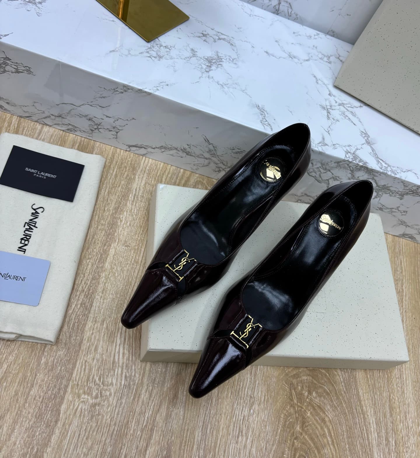 D12339 Saint Laurent fw26 – New arrival! YSL selects high-quality leather that has been processed through multiple refining processes, resulting in a soft, silky texture similar to silk. Every texture is crafted with care, ensuring a perfect fit while als — image 2