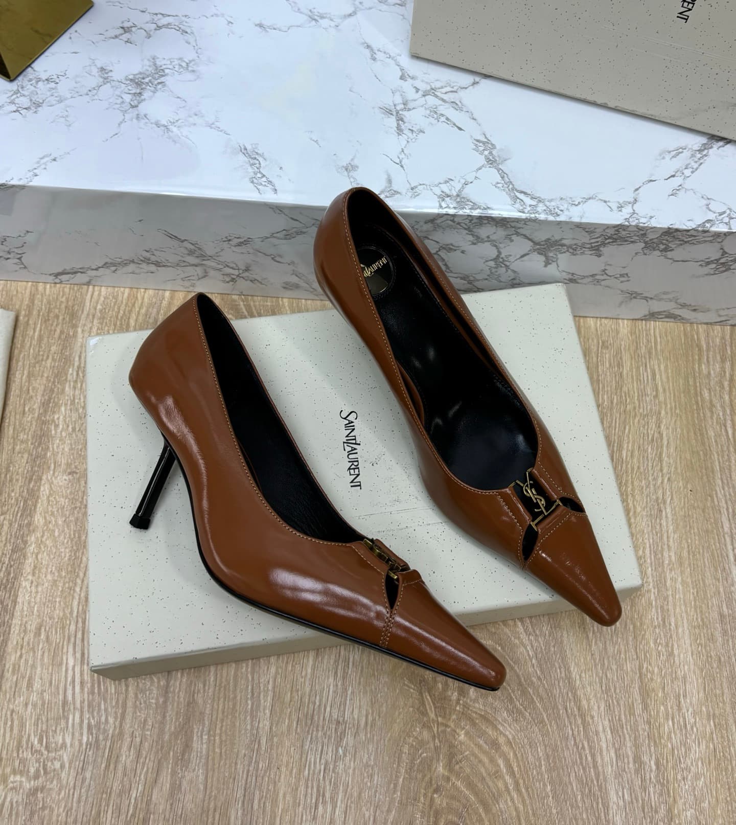 D12338 Saint Laurent fw26 – newly arrived! YSL selects high-quality leather that has been treated through multiple processes, resulting in a soft, silky texture similar to silk. Every pattern is carefully crafted, ensuring a perfect fit while also giving  — image 3