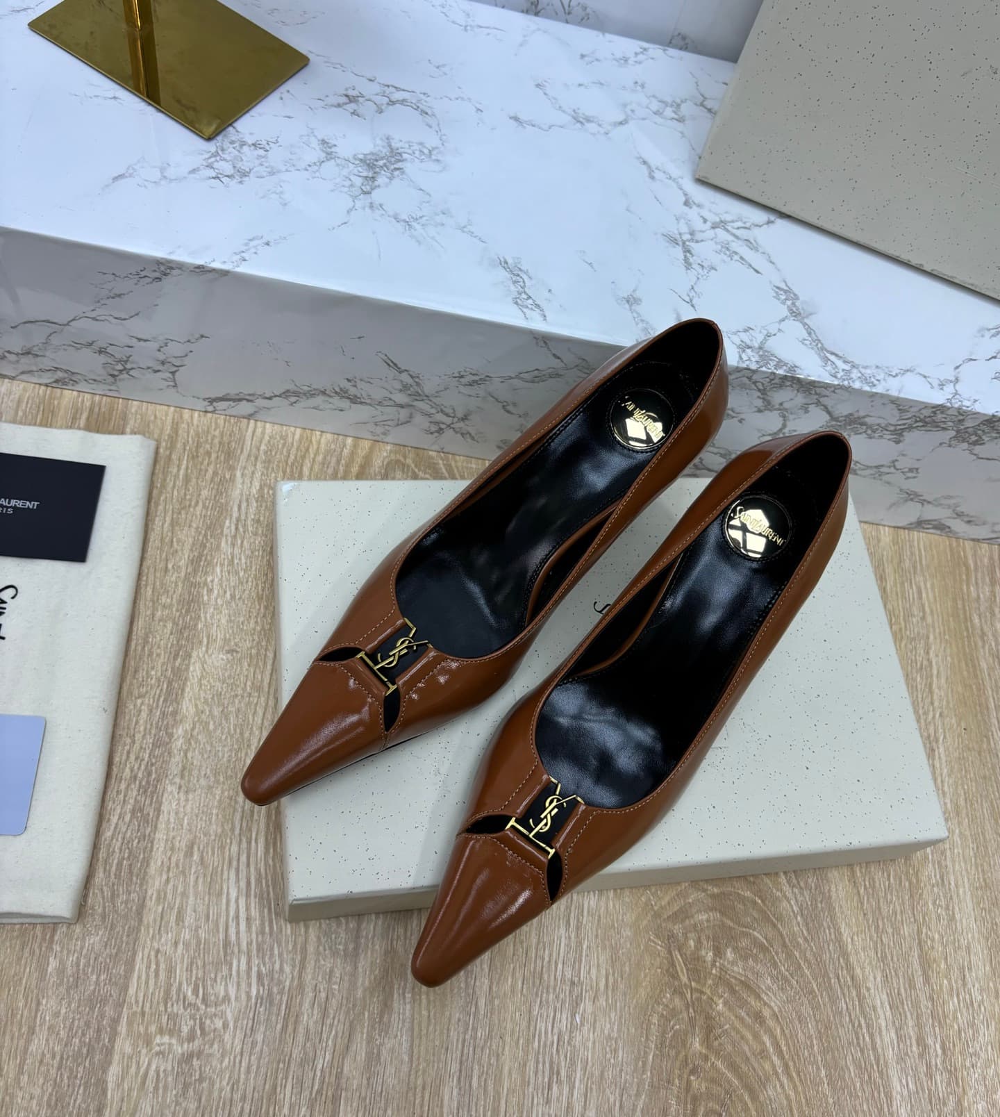 D12338 Saint Laurent fw26 – newly arrived! YSL selects high-quality leather that has been treated through multiple processes, resulting in a soft, silky texture similar to silk. Every pattern is carefully crafted, ensuring a perfect fit while also giving  — image 2