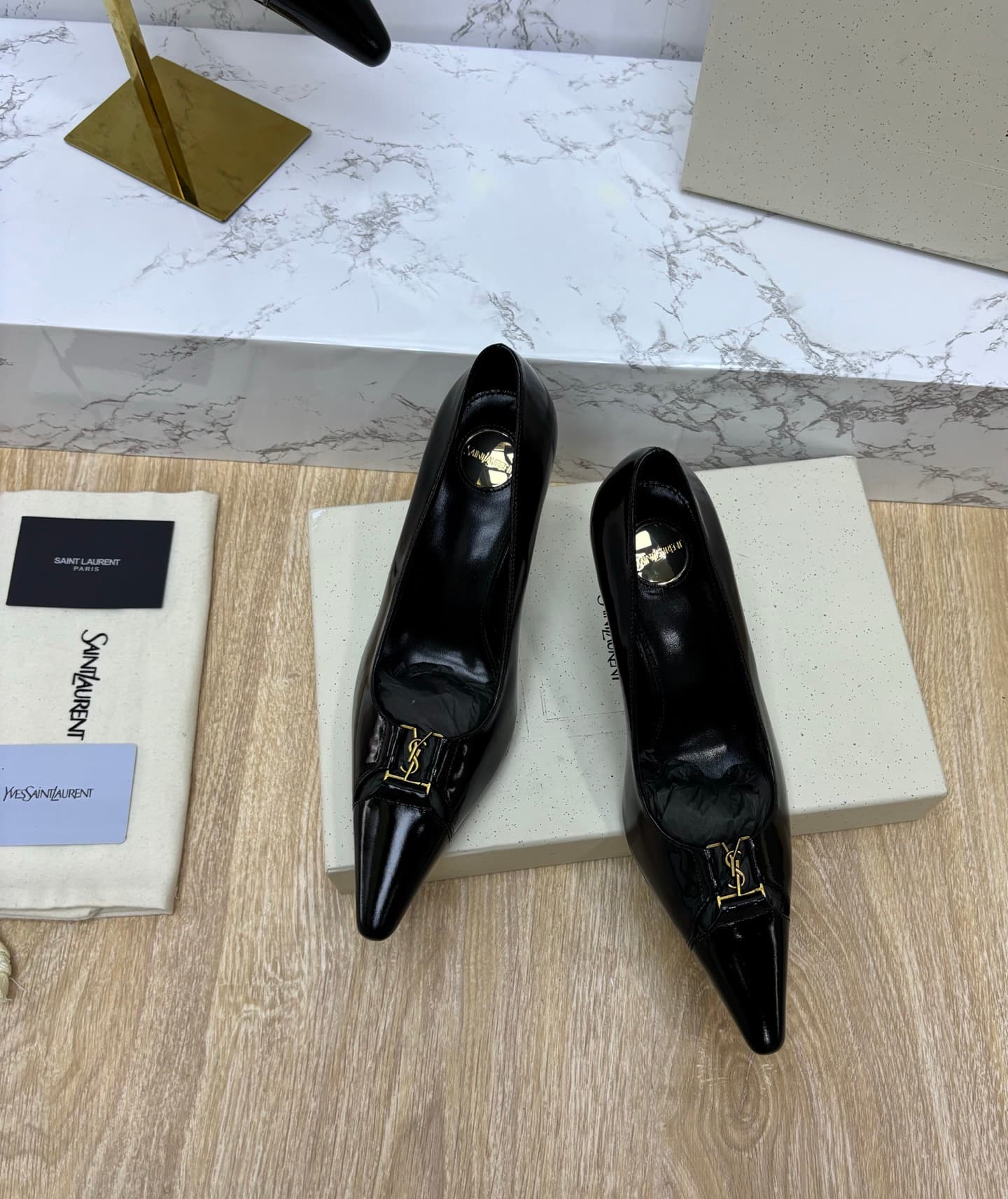 D12337 Saint Laurent fw26 – New arrival! YSL selects high-quality leather that has been treated through multiple processes, resulting in a soft and smooth texture similar to silk. Every texture is carefully crafted, ensuring a perfect fit while also givin — image 8