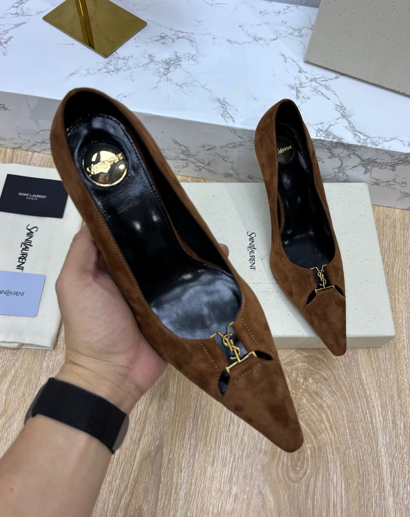 D12336 Saint Laurent fw26 – New arrival! YSL selects high-quality leather that has been treated through multiple processes, resulting in a soft, silky texture similar to satin. Every texture is carefully crafted, ensuring a perfect fit while also giving t — image 4