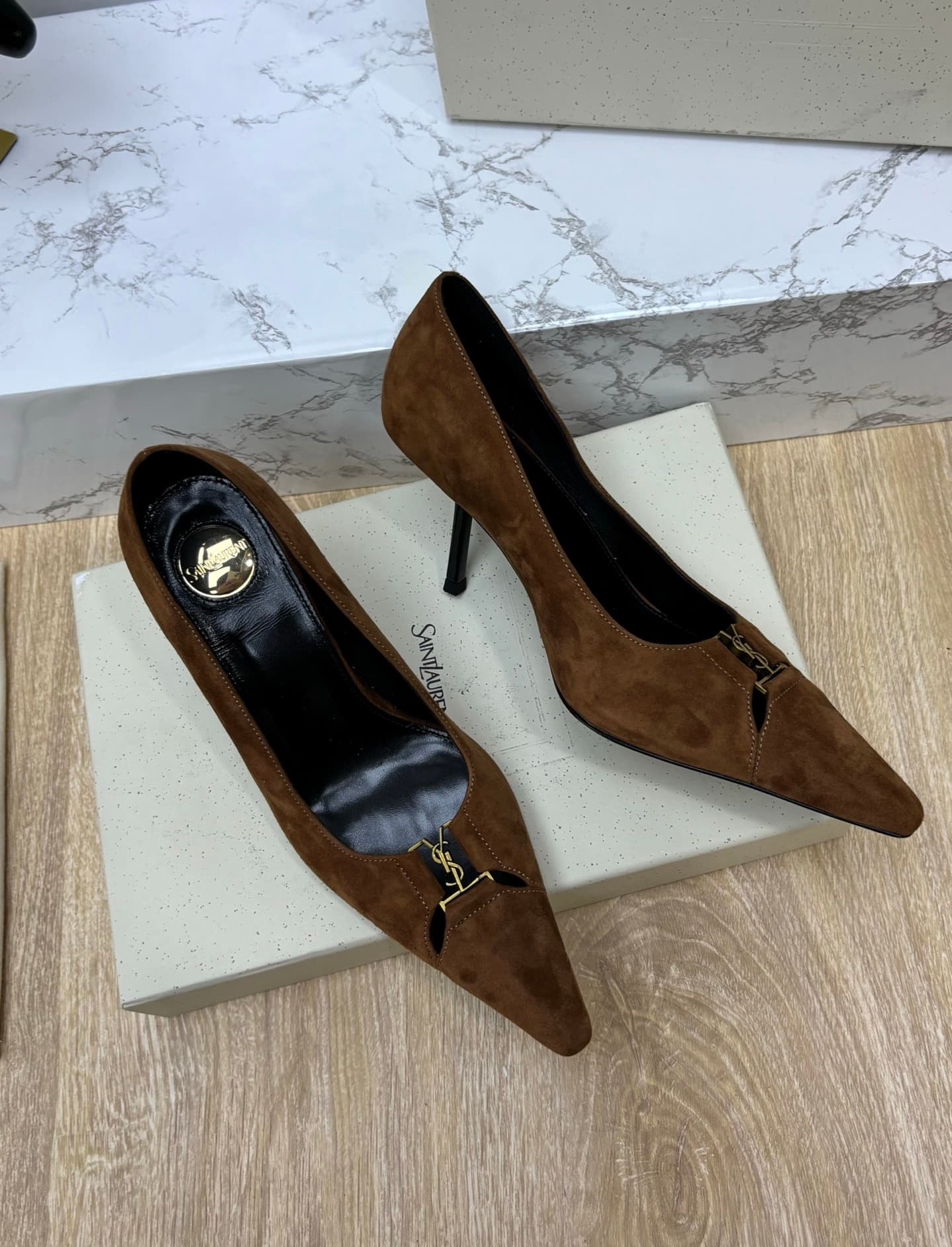 D12336 Saint Laurent fw26 – New arrival! YSL selects high-quality leather that has been treated through multiple processes, resulting in a soft, silky texture similar to satin. Every texture is carefully crafted, ensuring a perfect fit while also giving t — image 6