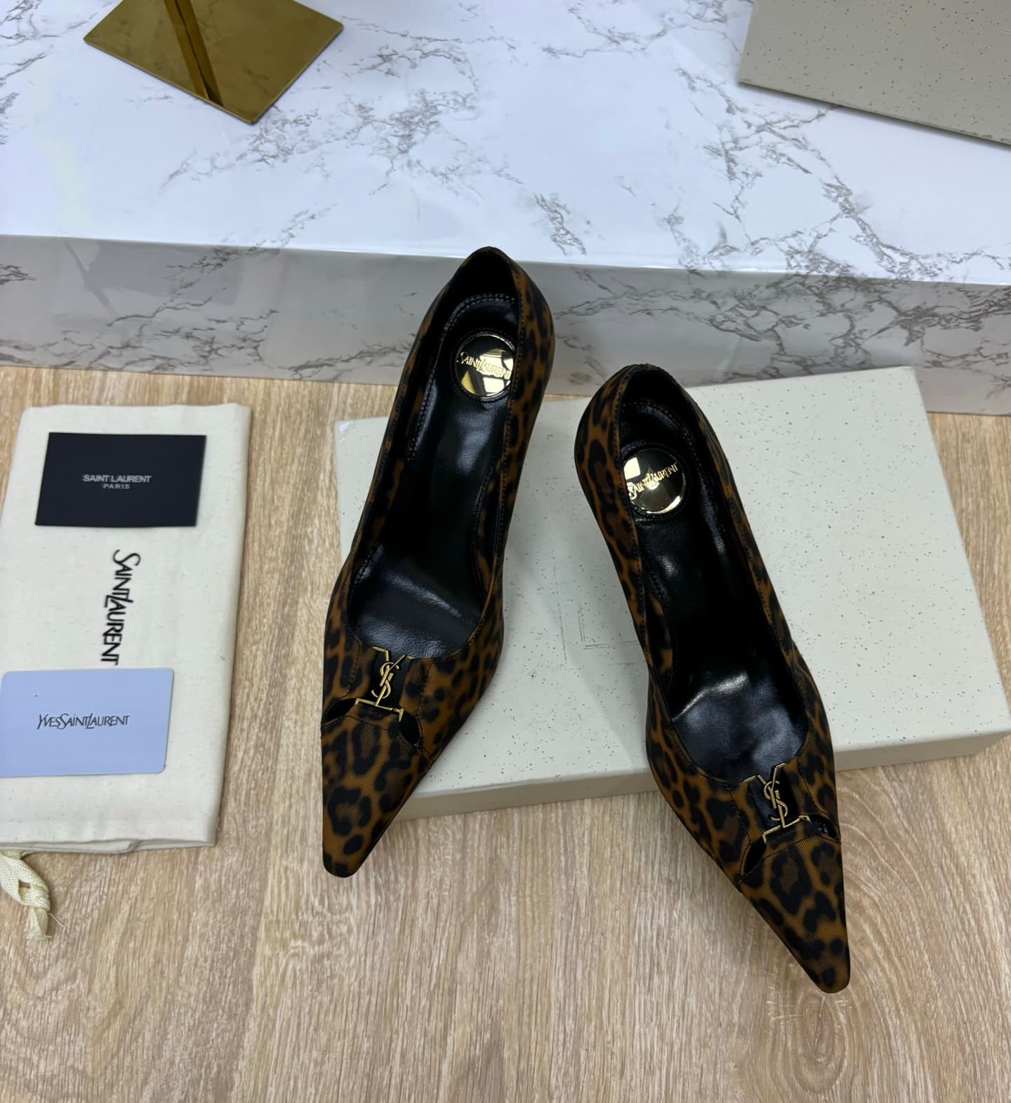 D12335 Saint Laurent fw26 – newly arrived! YSL selects high-quality leather that has been processed through multiple tanning processes, resulting in a soft, silky texture. Every texture is carefully crafted, ensuring a perfect fit while also giving the po — image 8