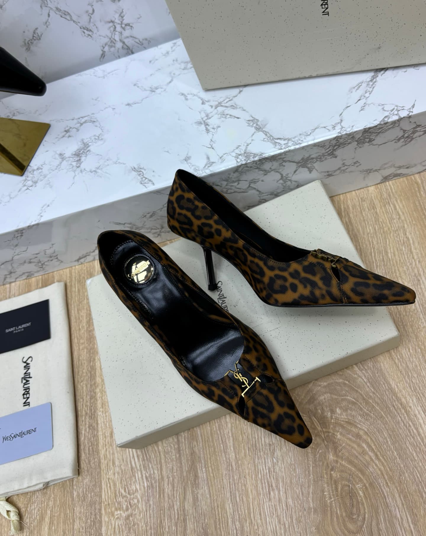 D12335 Saint Laurent fw26 – newly arrived! YSL selects high-quality leather that has been processed through multiple tanning processes, resulting in a soft, silky texture. Every texture is carefully crafted, ensuring a perfect fit while also giving the po — image 6