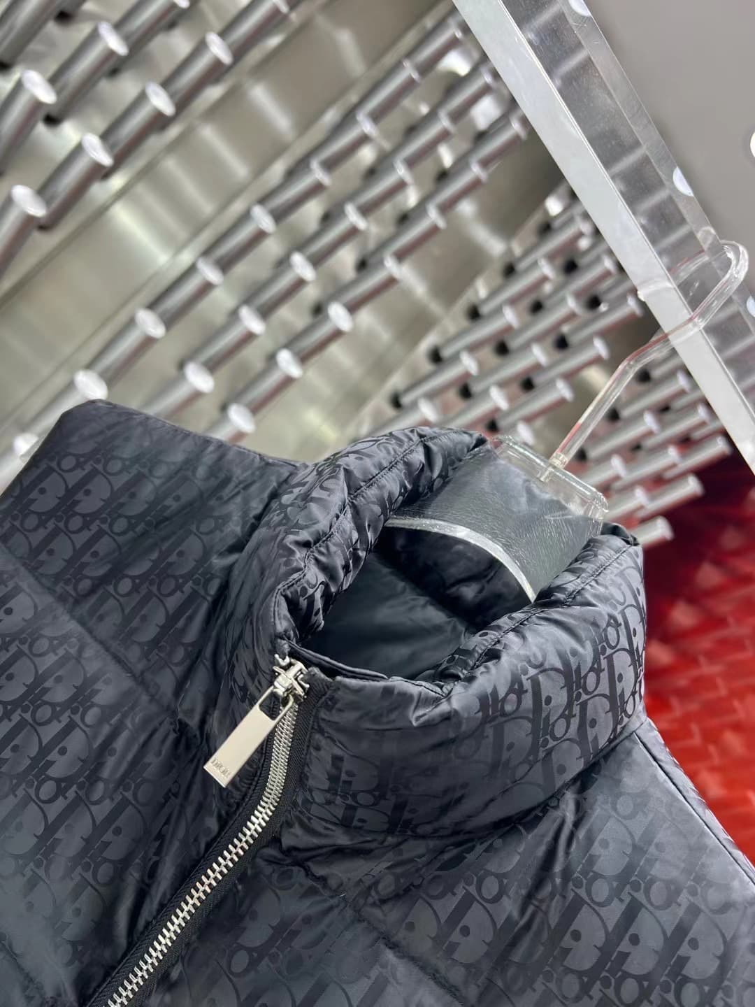 C11062 2025 new autumn/winter models 🆕 Down jacket. Original 1 and 1: custom metal accessories imported directly. Welcome to the store for comparison. Absolutely high quality. Made with top-tier 95 white duck down – ultra soft, fluffy and plush. Excellent — image 3