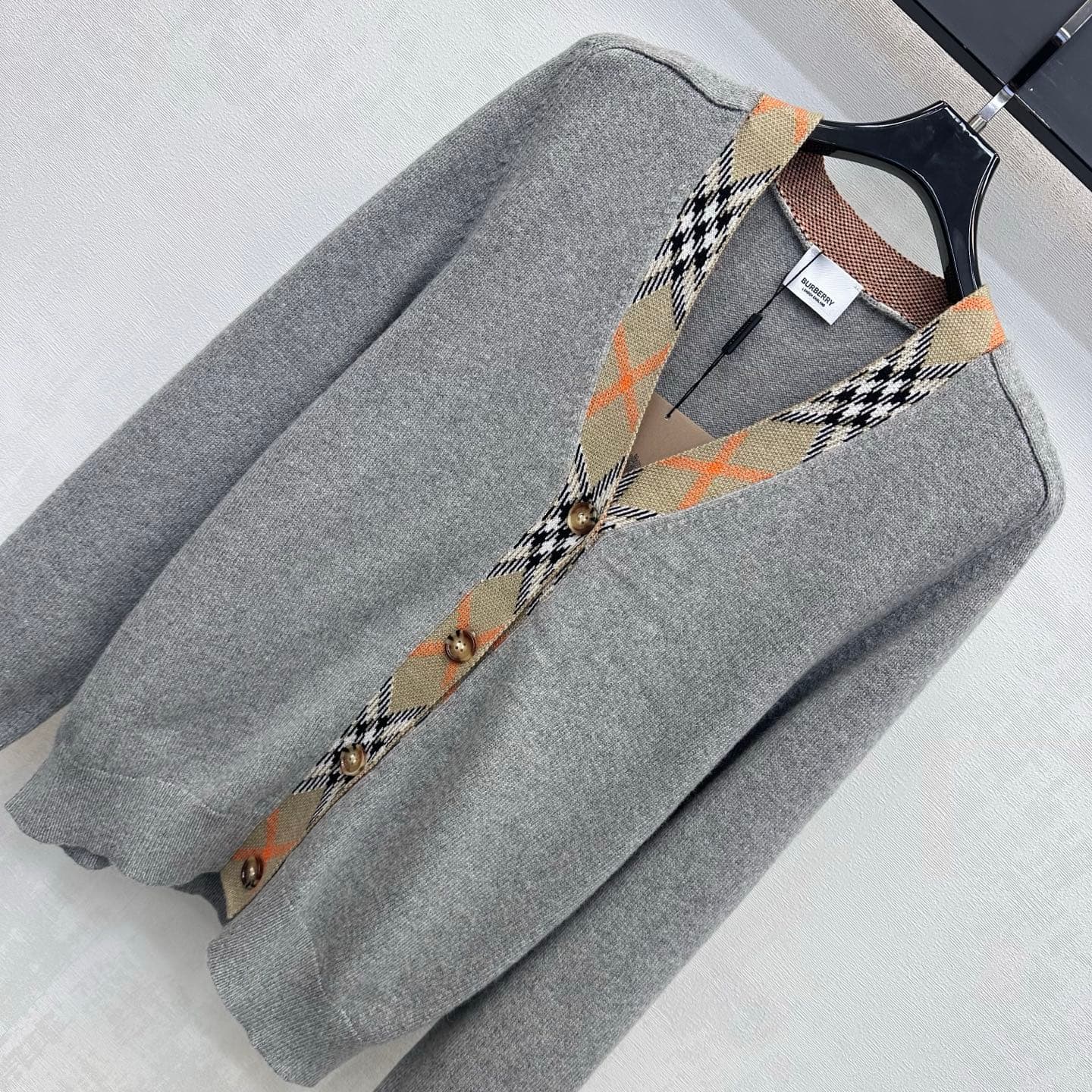 C19512 Bur BBR*2026 new product launched: Vintage/retro plaid edging, V-neck knitted cardigan. Customized with YB imported knitting material – soft, smooth, warm, and comfortable to the skin. Features a classic V-neck opening design, with amber-textured r — image 2