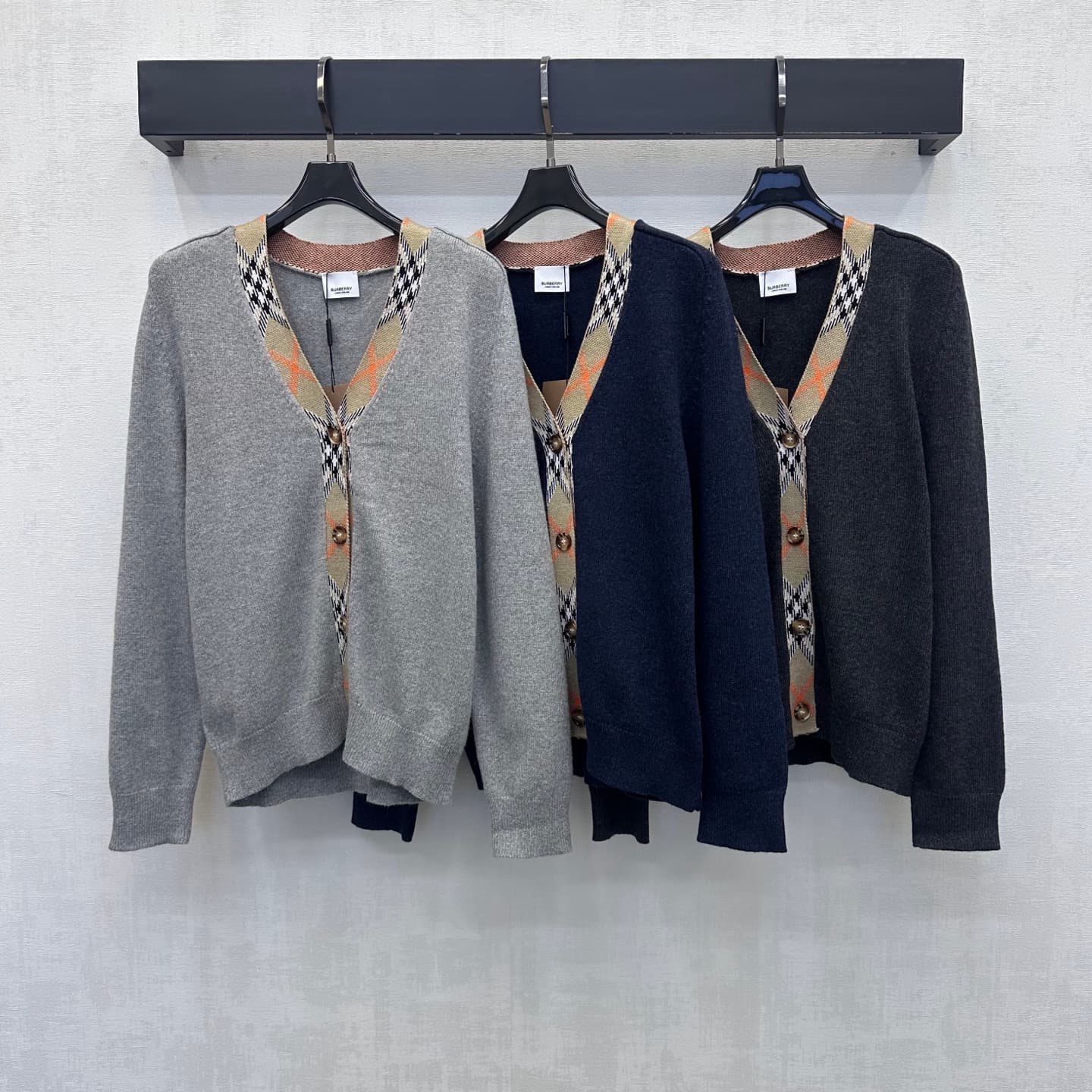C19510 Bur BBR*2026 new product launched: Vintage/retro patterned cuffs, V-neck knitted cardigan. Customized with YB imported knitting material—soft, smooth, warm, and comfortable to the skin. Features a classic V-neck opening design, complemented by ambe — image 8