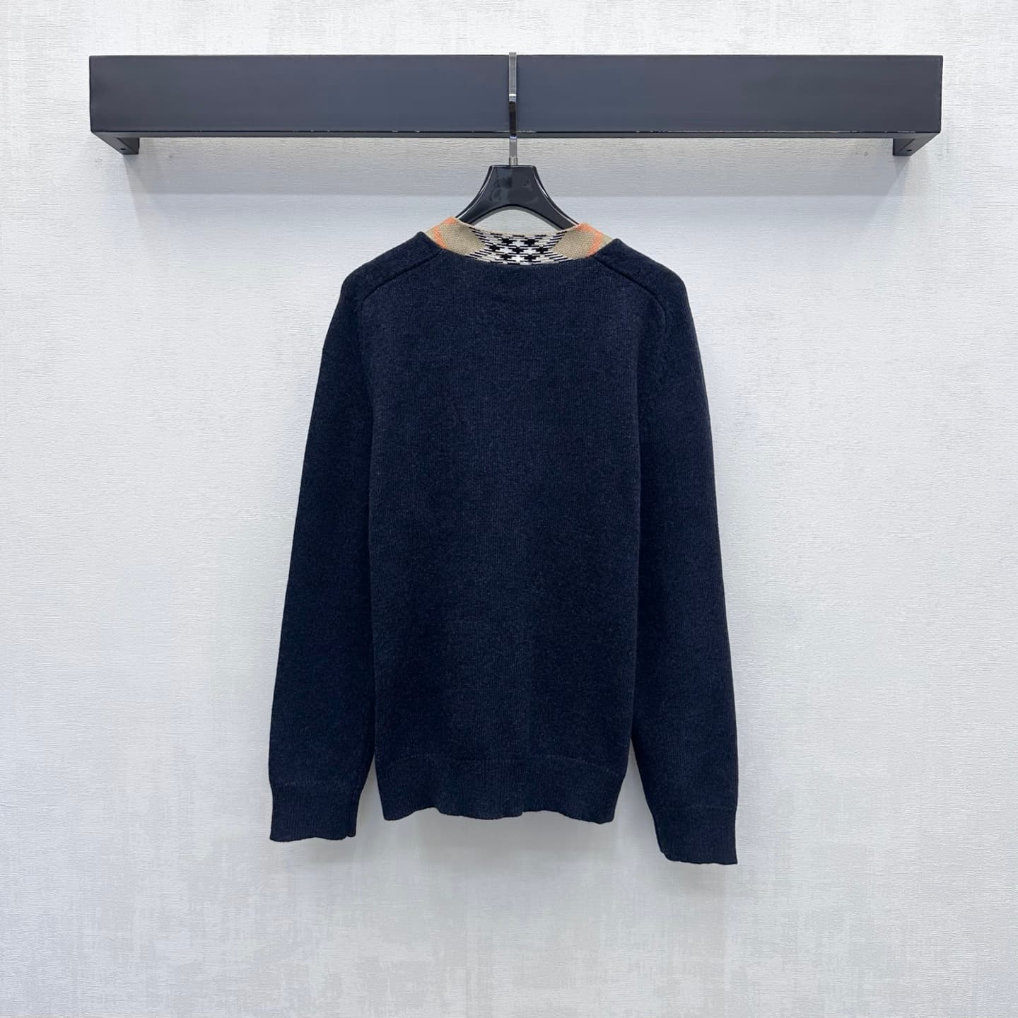 C19510 Bur BBR*2026 new product launched: Vintage/retro patterned cuffs, V-neck knitted cardigan. Customized with YB imported knitting material—soft, smooth, warm, and comfortable to the skin. Features a classic V-neck opening design, complemented by ambe — image 5