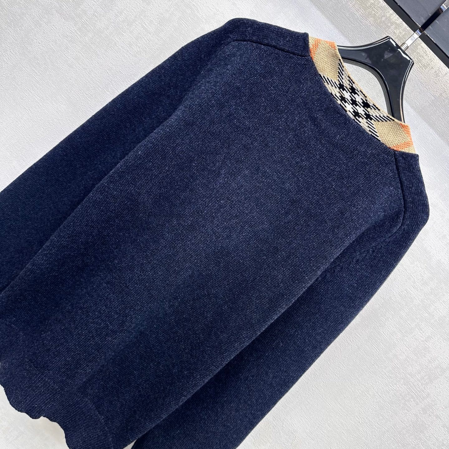 C19510 Bur BBR*2026 new product launched: Vintage/retro patterned cuffs, V-neck knitted cardigan. Customized with YB imported knitting material—soft, smooth, warm, and comfortable to the skin. Features a classic V-neck opening design, complemented by ambe — image 6