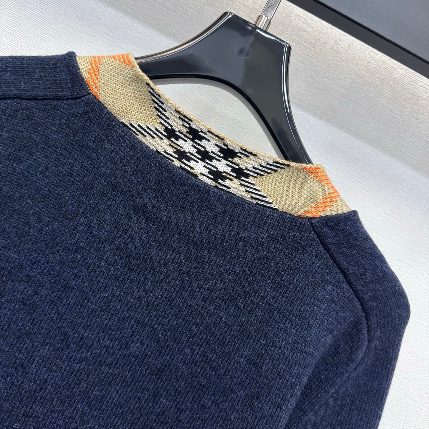 C19510 Bur BBR*2026 new product launched: Vintage/retro patterned cuffs, V-neck knitted cardigan. Customized with YB imported knitting material—soft, smooth, warm, and comfortable to the skin. Features a classic V-neck opening design, complemented by ambe — image 7