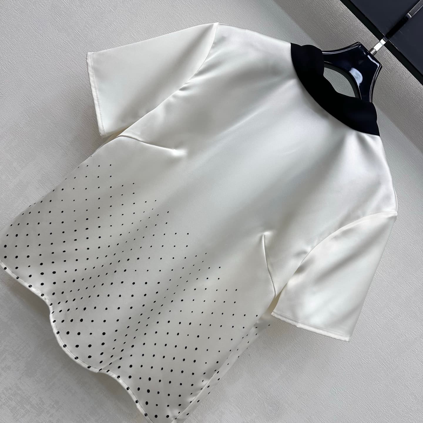 C19516 Dio*2026 new product launched! Vintage/retro tie with gradient polka dots set. Customized YB imported satin material – silky, smooth, and softly flowing. Features matching black and vintage-colored straps at the front and back. Combined with gradie — image 3