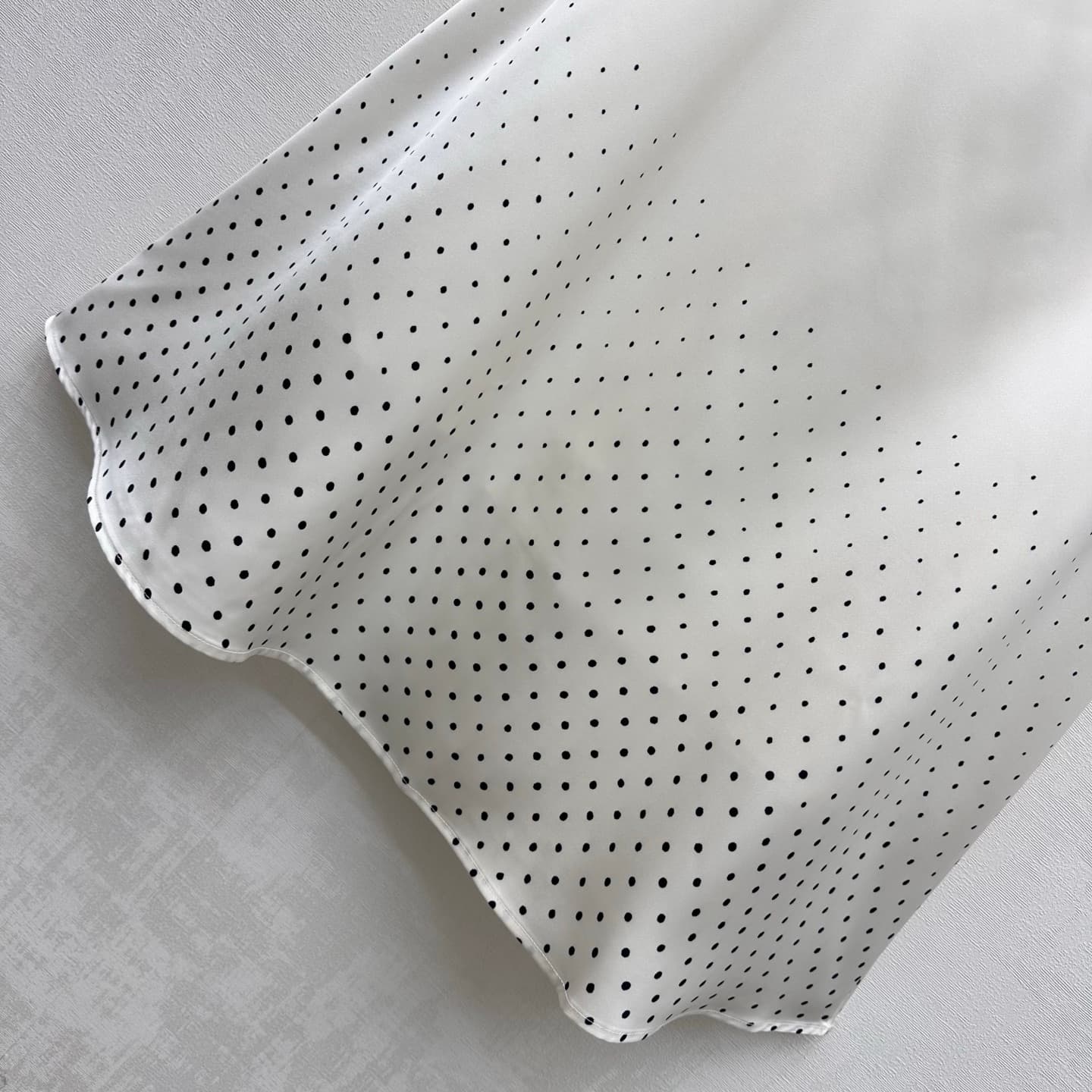 C19516 Dio*2026 new product launched! Vintage/retro tie with gradient polka dots set. Customized YB imported satin material – silky, smooth, and softly flowing. Features matching black and vintage-colored straps at the front and back. Combined with gradie — image 7
