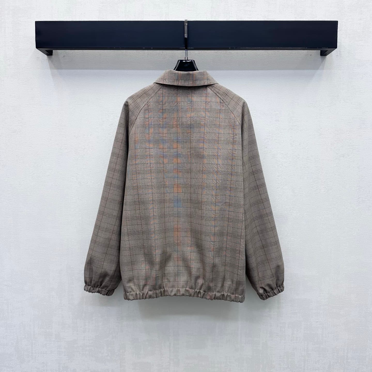 C19519 Miumi*2026 new product launched! Vintage/retro logo pocket jacket. Customized YB imported twill cotton material with fine texture and smooth, durable fabric. Features a front collar with full zipper opening design, along with elastic pleats at the  — image 6