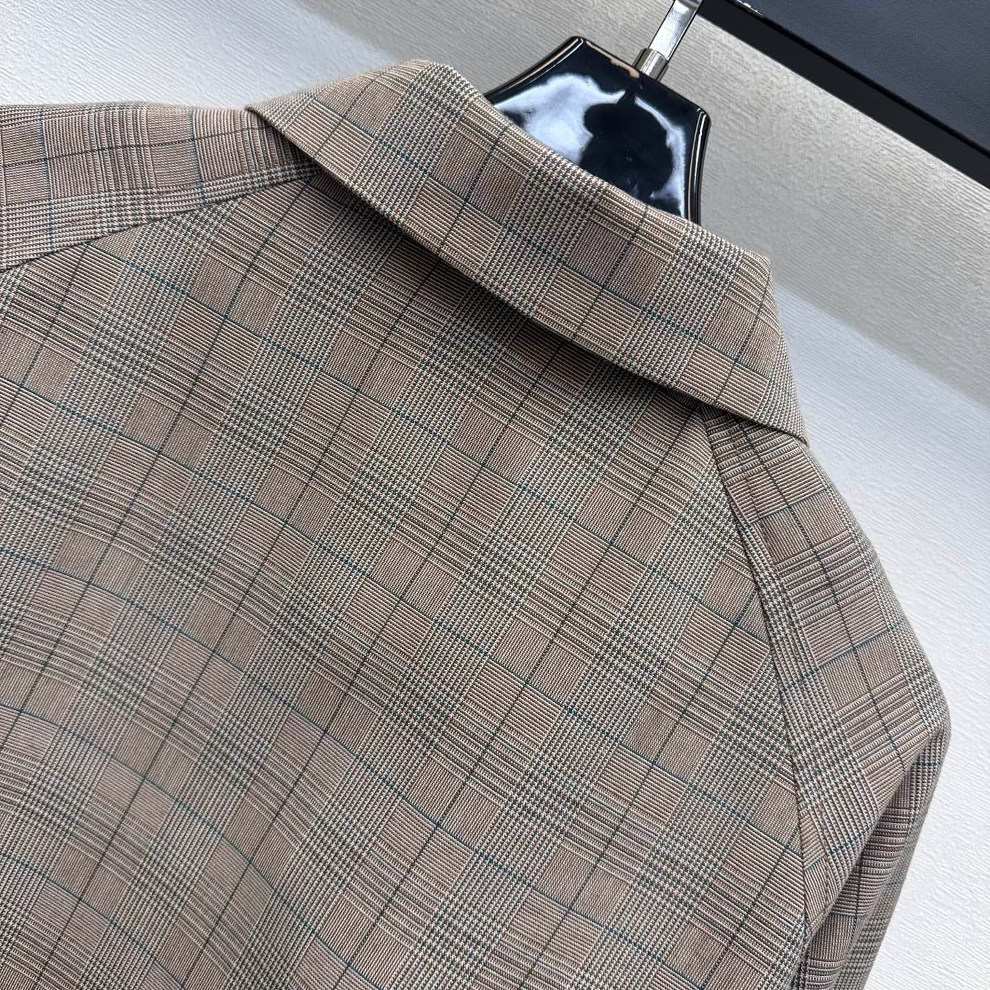 C19519 Miumi*2026 new product launched! Vintage/retro logo pocket jacket. Customized YB imported twill cotton material with fine texture and smooth, durable fabric. Features a front collar with full zipper opening design, along with elastic pleats at the  — image 8