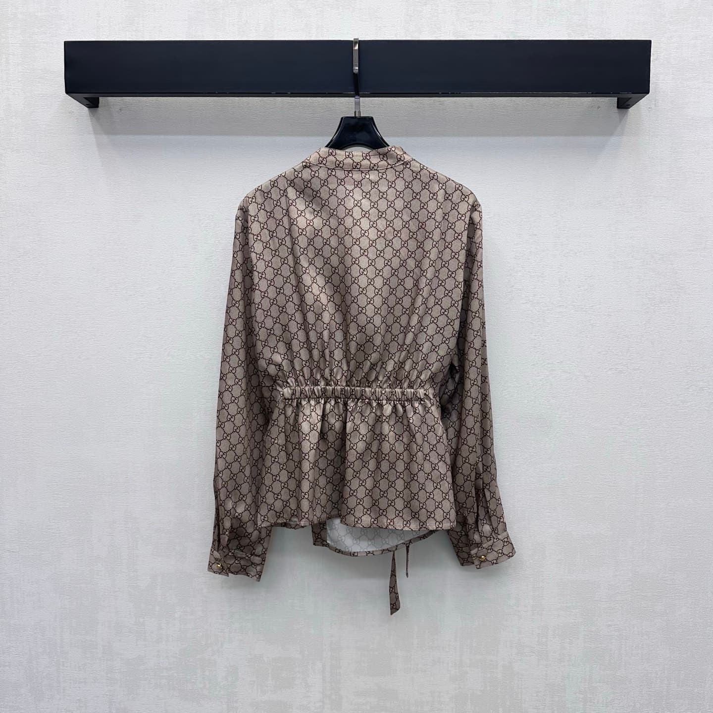 C19523 Gucc*2026 new product launched – Vintage/retro collar, waist-up, diagonal buttoned shirt. Customized with YB imported satin material; smooth and silky, with a high gloss finish. Features a long-sleeved design with a voluminous collar. Complements s — image 6
