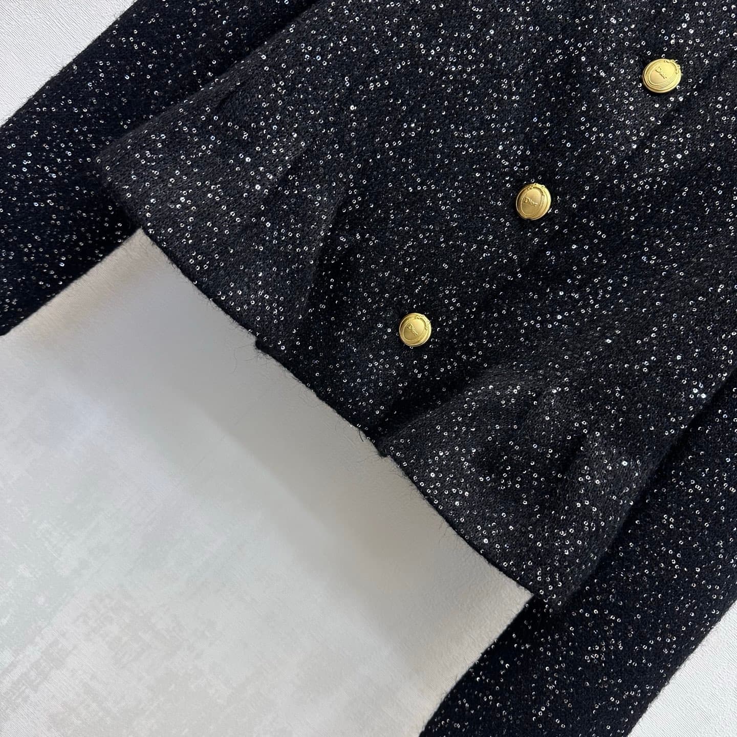 C19524 Dio*2026 new product launched: sequin-dotted corduroy jacket with a stand-up collar. Made from imported corduroy material with rich texture and strong quality. Features a stand-up collar opening, along with intricate sequin detailing across the bod — image 4