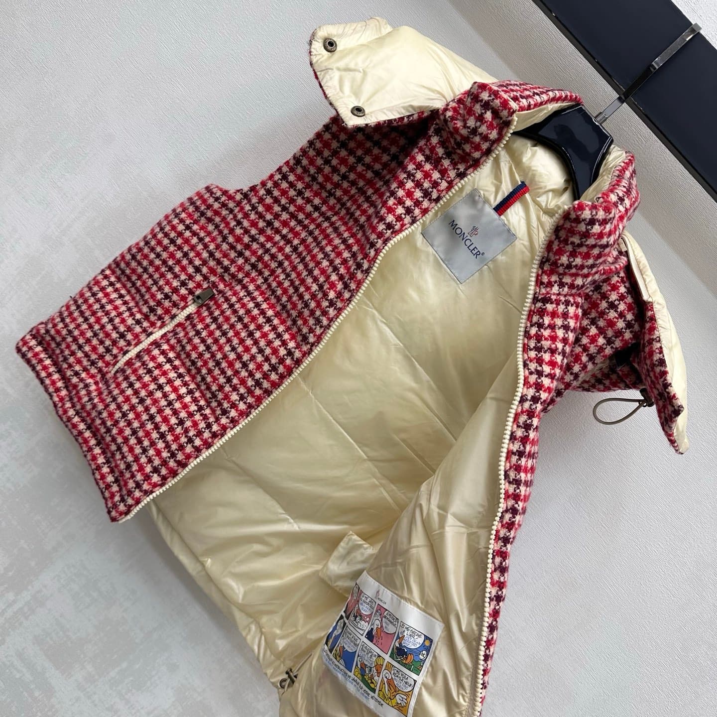 C19538 Moncler*2026 new product launched: Quetzal pattern hooded down jacket. Customized YB imported wool blend ➕ with down lining. Thick and fluffy, warm and insulating. Features a detachable hood and zipper design, paired with metal zippers. Adds depth  — image 6