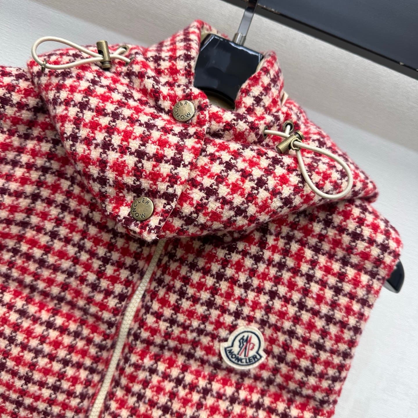 C19538 Moncler*2026 new product launched: Quetzal pattern hooded down jacket. Customized YB imported wool blend ➕ with down lining. Thick and fluffy, warm and insulating. Features a detachable hood and zipper design, paired with metal zippers. Adds depth  — image 3