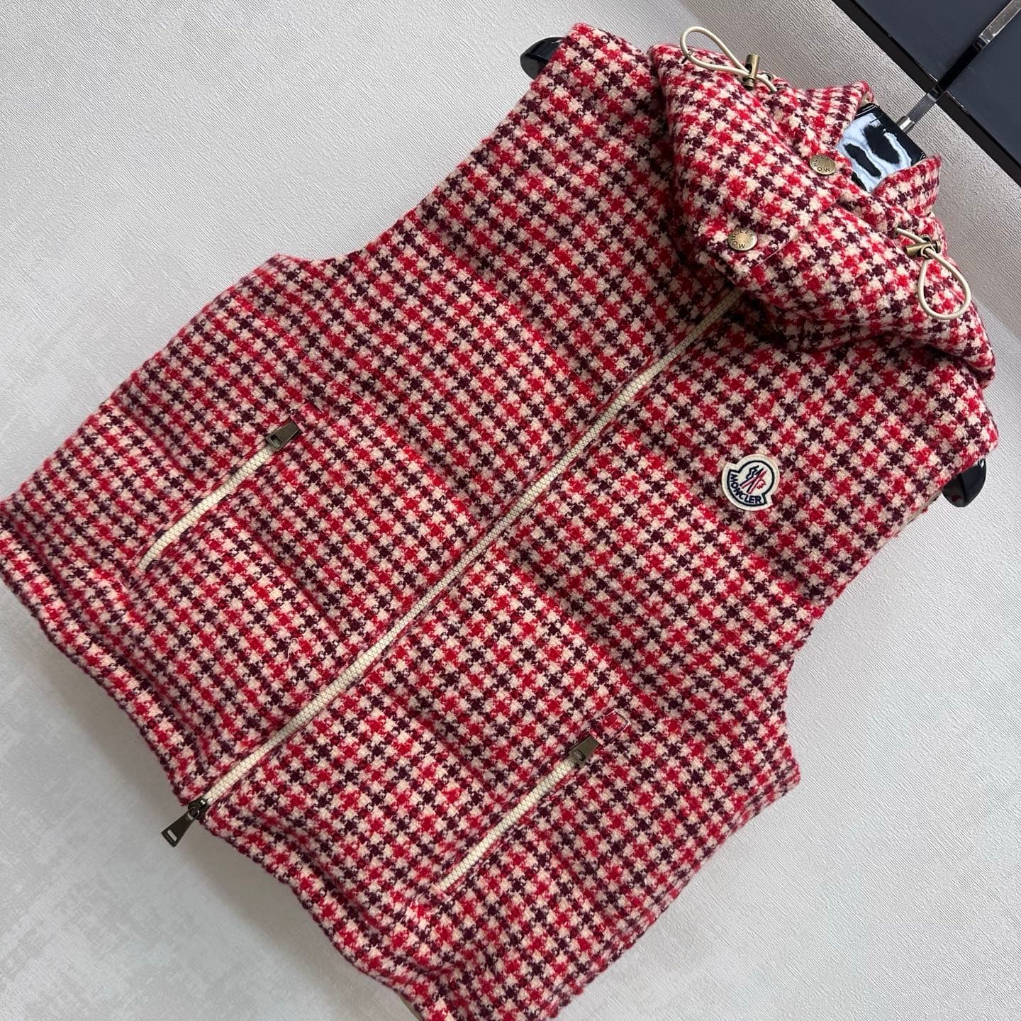 C19538 Moncler*2026 new product launched: Quetzal pattern hooded down jacket. Customized YB imported wool blend ➕ with down lining. Thick and fluffy, warm and insulating. Features a detachable hood and zipper design, paired with metal zippers. Adds depth  — image 2