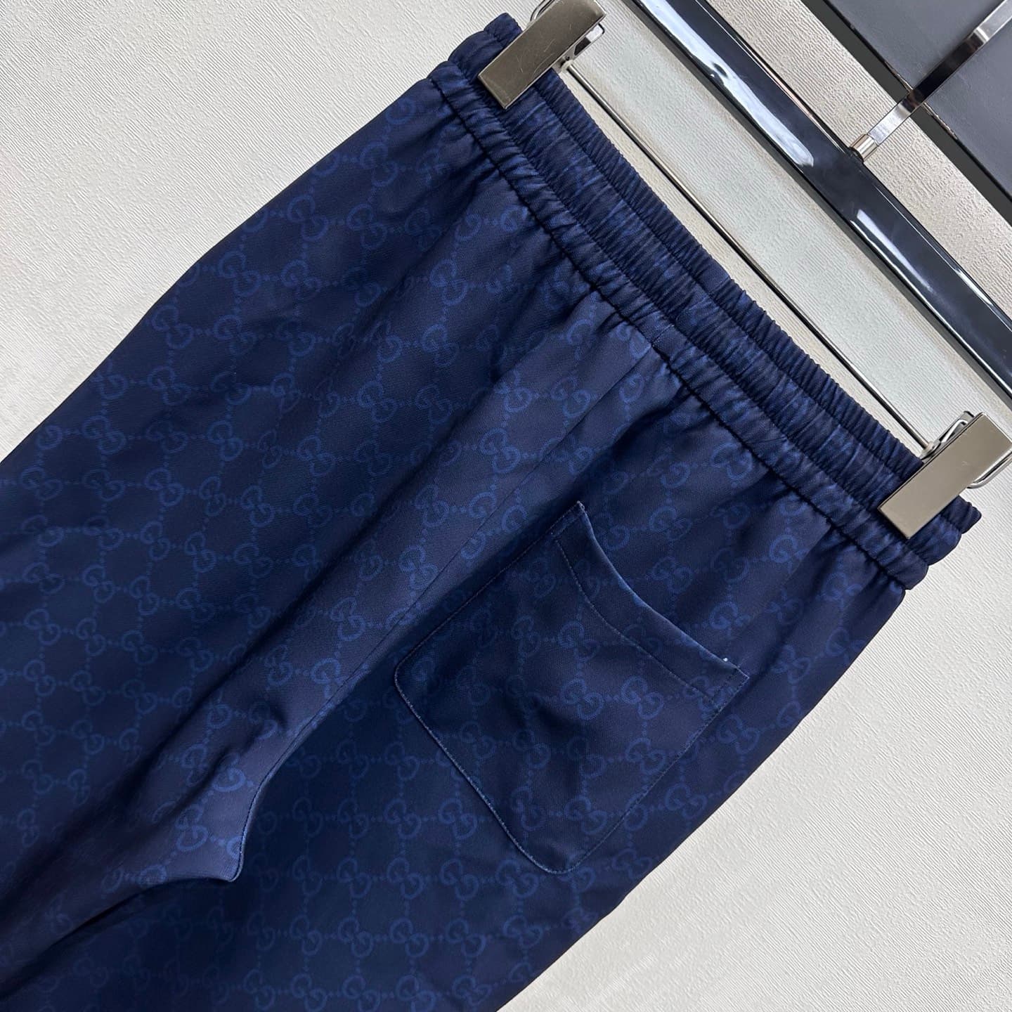 C19539 Gucc*2026 new product launched. Wide-leg pants with full-print patterns. Customized YB imported twill cotton fabric, soft and comfortable, breathable and gentle on the skin. Features a elastic waist and metal ties at the hem. Comes with a practical — image 7