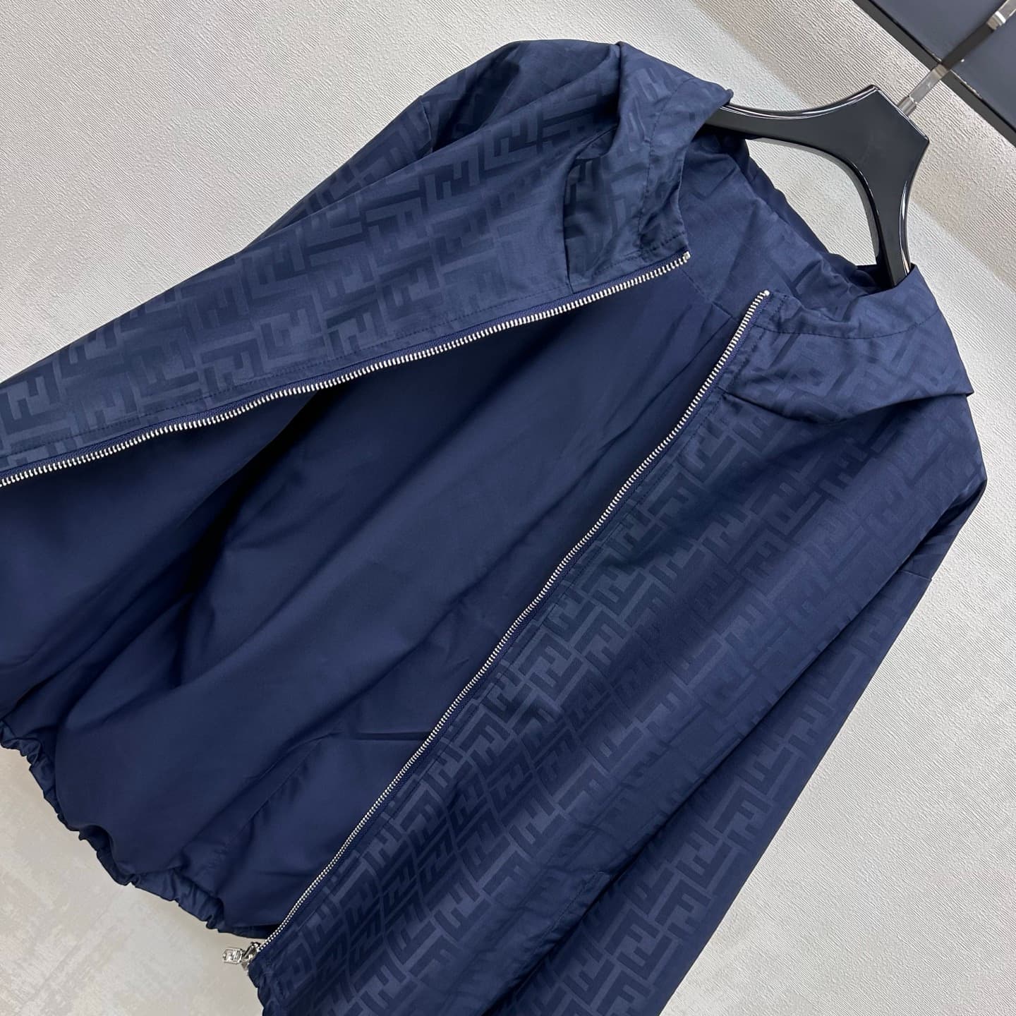 C19544 Fend*2026 new product launched. Coat with full-print tie-dye pattern and hood. Customized YB imported nylon tie-dye fabric – smooth, wrinkle-resistant, lightweight and structured. Features a metal zipper with hood opening design; additional details — image 5