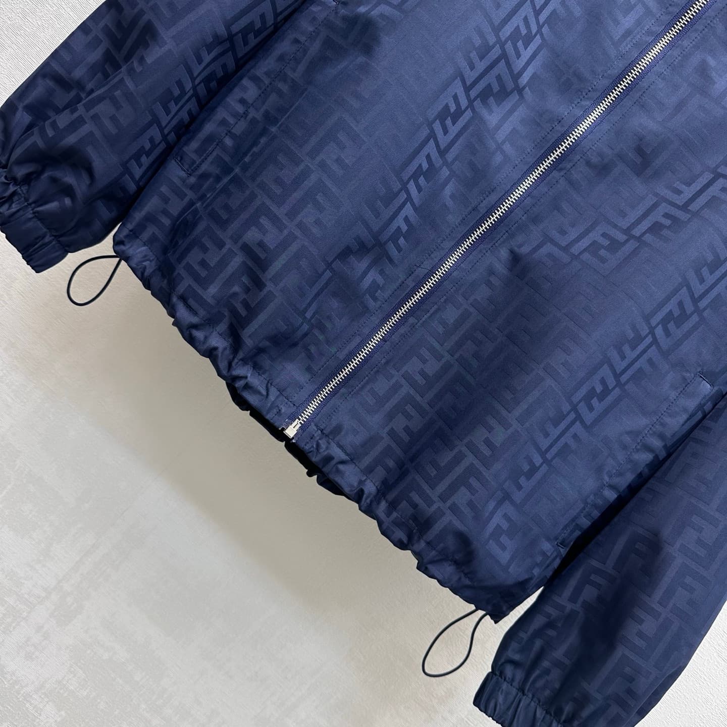 C19544 Fend*2026 new product launched. Coat with full-print tie-dye pattern and hood. Customized YB imported nylon tie-dye fabric – smooth, wrinkle-resistant, lightweight and structured. Features a metal zipper with hood opening design; additional details — image 4