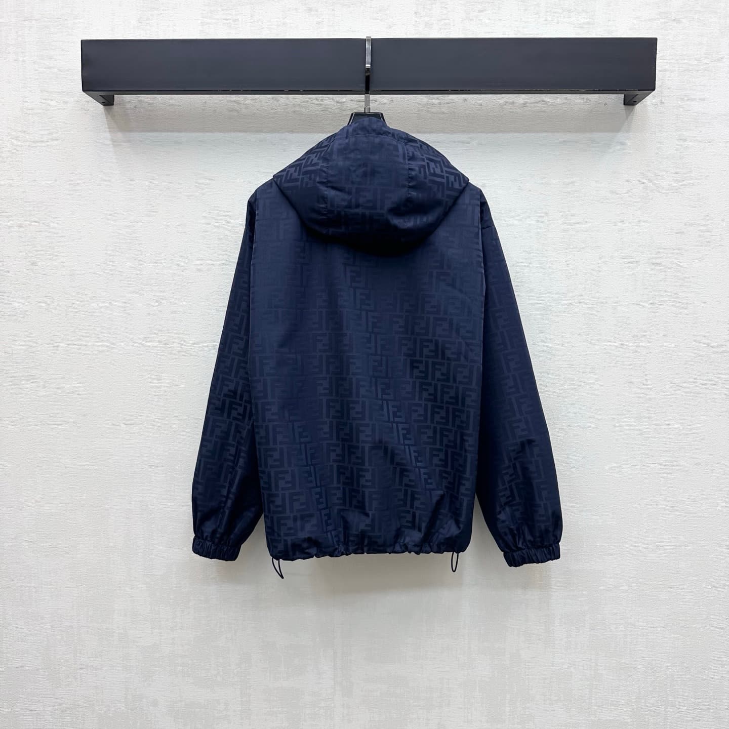 C19544 Fend*2026 new product launched. Coat with full-print tie-dye pattern and hood. Customized YB imported nylon tie-dye fabric – smooth, wrinkle-resistant, lightweight and structured. Features a metal zipper with hood opening design; additional details — image 6