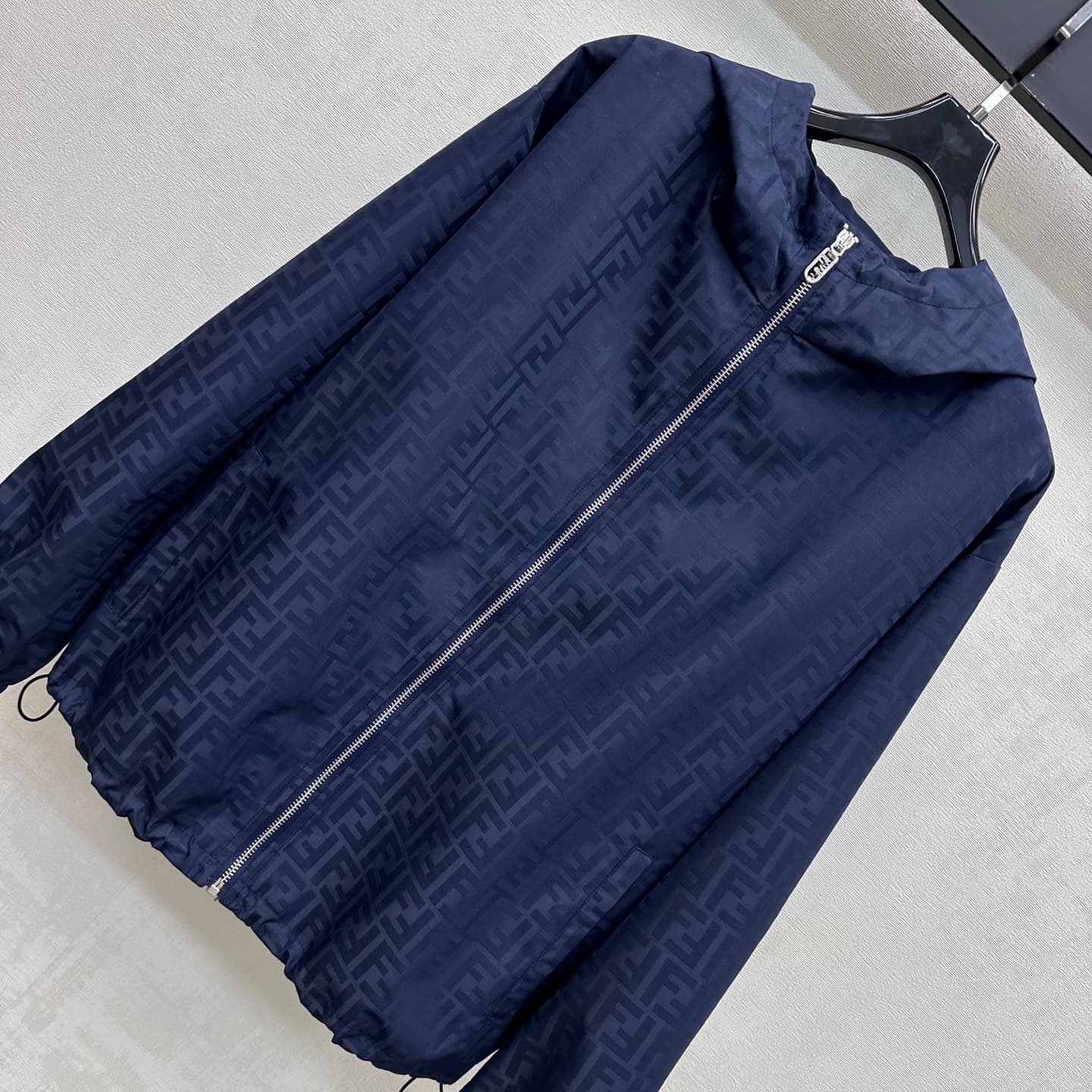 C19544 Fend*2026 new product launched. Coat with full-print tie-dye pattern and hood. Customized YB imported nylon tie-dye fabric – smooth, wrinkle-resistant, lightweight and structured. Features a metal zipper with hood opening design; additional details — image 2