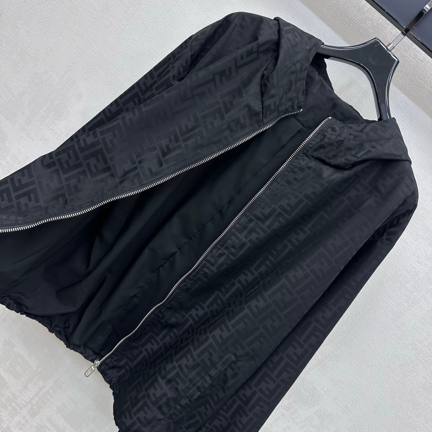 C19542 Fend*2026 new product launched. Full-print patterned hooded jacket. Customized YB imported nylon patterned fabric – smooth, wrinkle-resistant, lightweight and crisp. Features a metal zipper with hood opening design; along with drawstring at the hem — image 5
