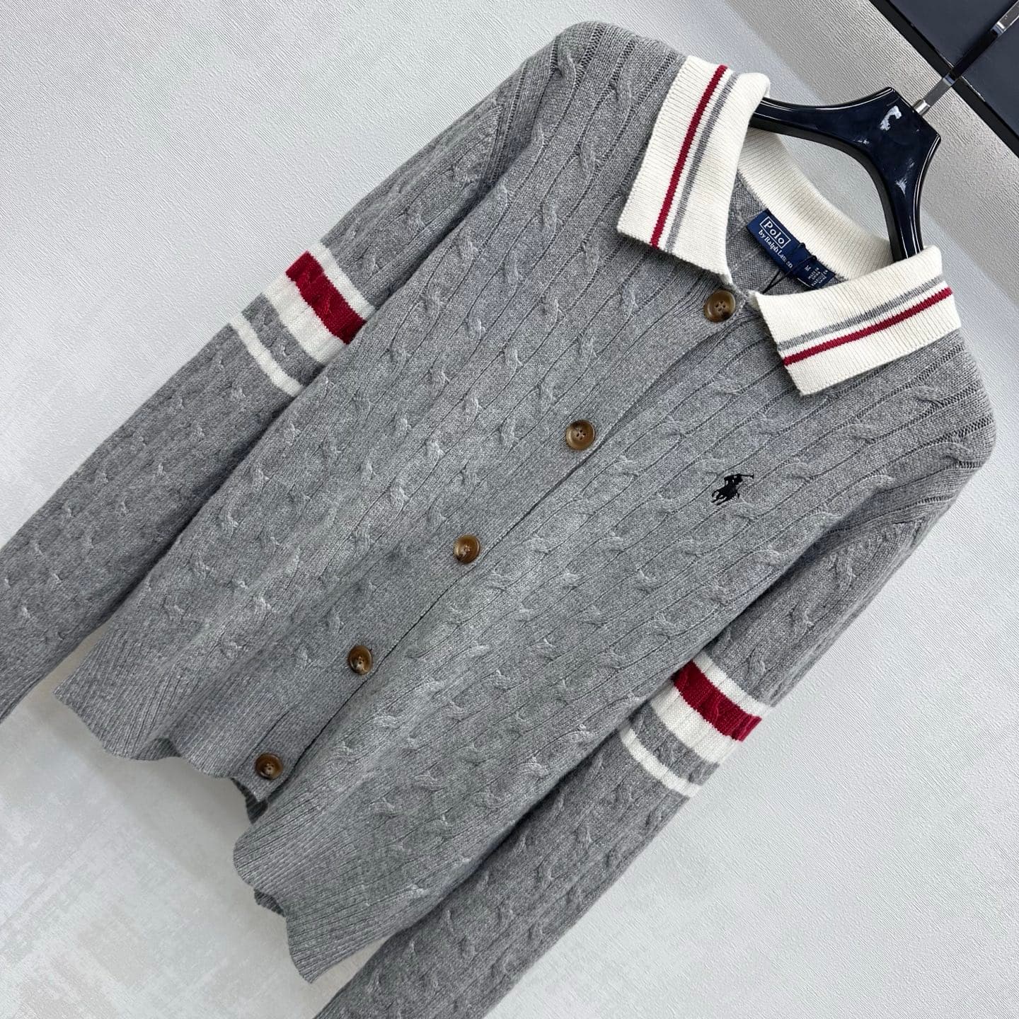C19550 Ralph Laure*2026 new product launched! Vintage/retro patterned embroidered knitted cardigan. Customized with YB imported knitting material—soft, gentle on the skin, warm and breathable. Features a Polo collar with vintage-style colored stripes alon — image 2