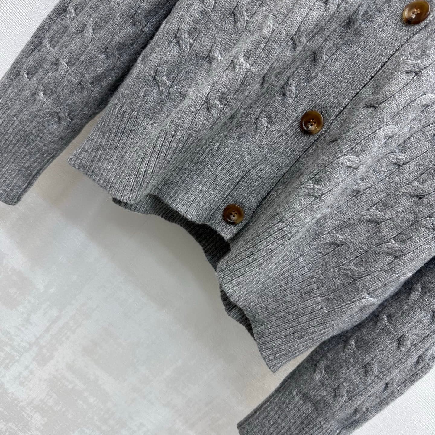 C19550 Ralph Laure*2026 new product launched! Vintage/retro patterned embroidered knitted cardigan. Customized with YB imported knitting material—soft, gentle on the skin, warm and breathable. Features a Polo collar with vintage-style colored stripes alon — image 4