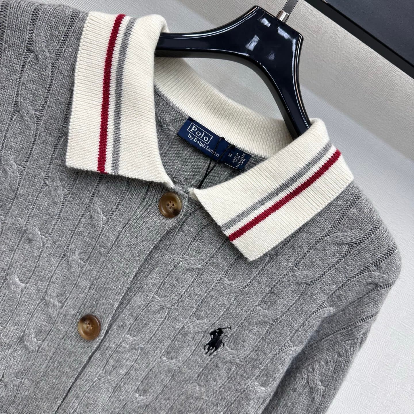 C19550 Ralph Laure*2026 new product launched! Vintage/retro patterned embroidered knitted cardigan. Customized with YB imported knitting material—soft, gentle on the skin, warm and breathable. Features a Polo collar with vintage-style colored stripes alon — image 3
